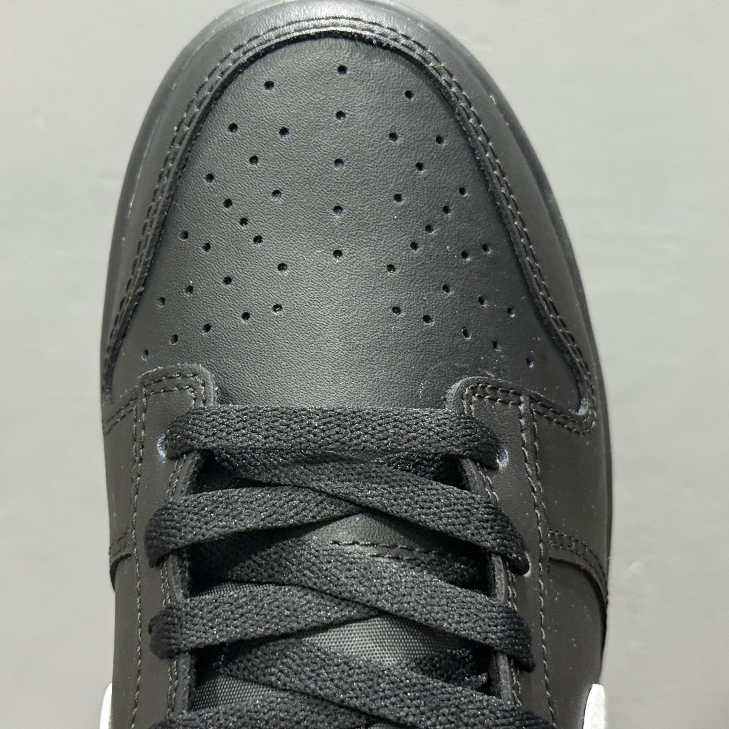 Nike Dunk Low 黑武士 黑白 经典鞋型以纯粹黑魂降临 HF5441-100