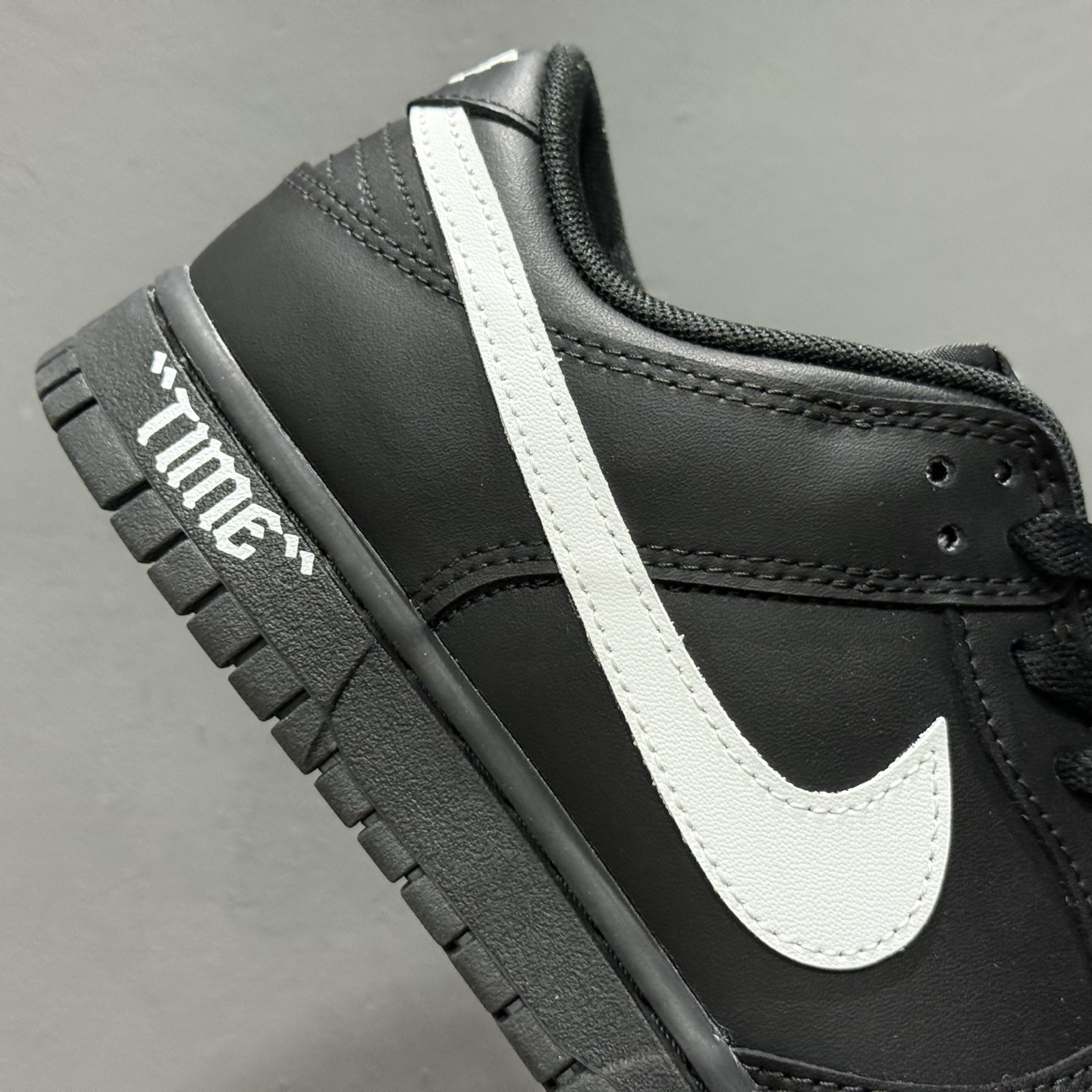 Nike Dunk Low 黑武士 黑白 经典鞋型以纯粹黑魂降临 HF5441-100