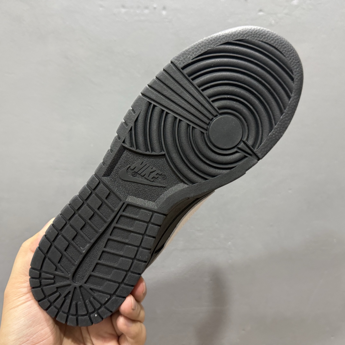 Nike Dunk Low 黑武士 黑白 经典鞋型以纯粹黑魂降临 HF5441-100