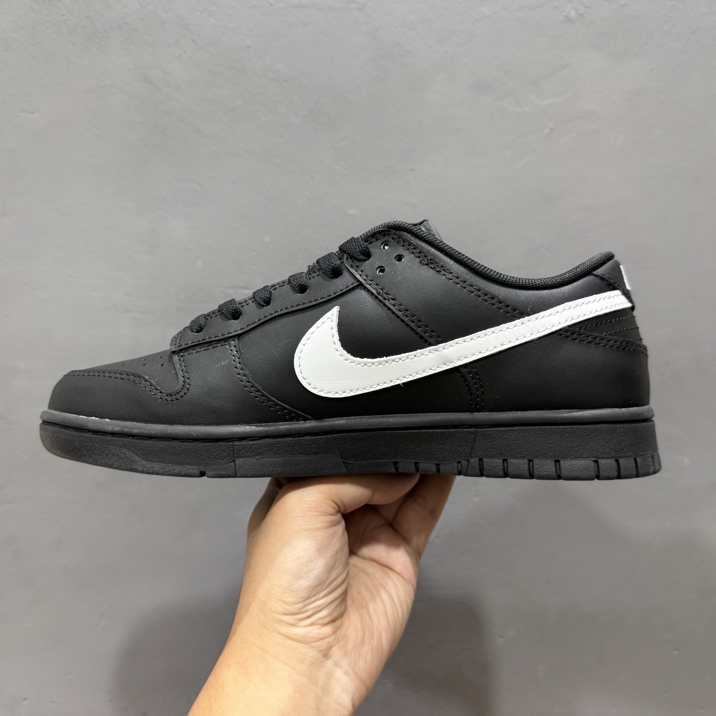 Nike Dunk Low 黑武士 黑白 经典鞋型以纯粹黑魂降临 HF5441-100