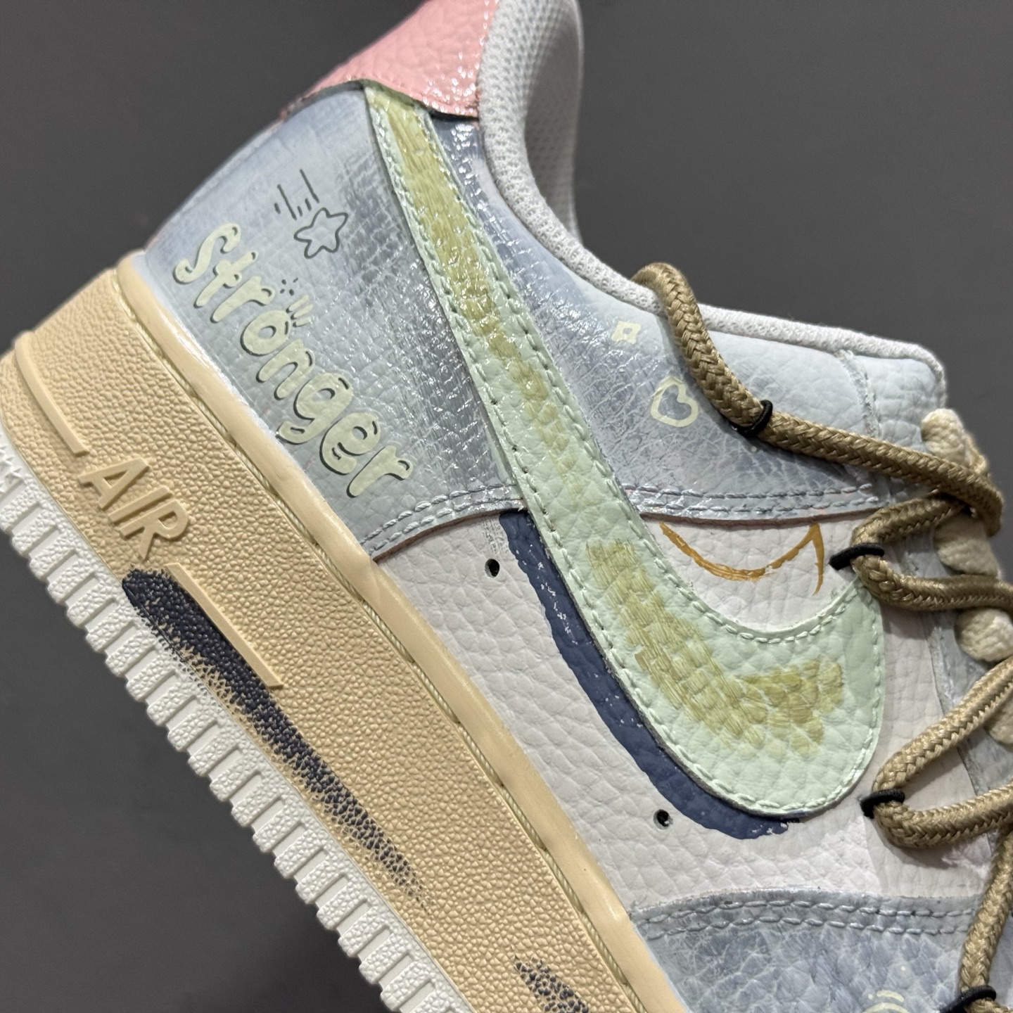 Nike Air Force 1'07 Low 手绘涂鸦 浅雾漫旅 空军一号低帮休闲板鞋 YT0303-222