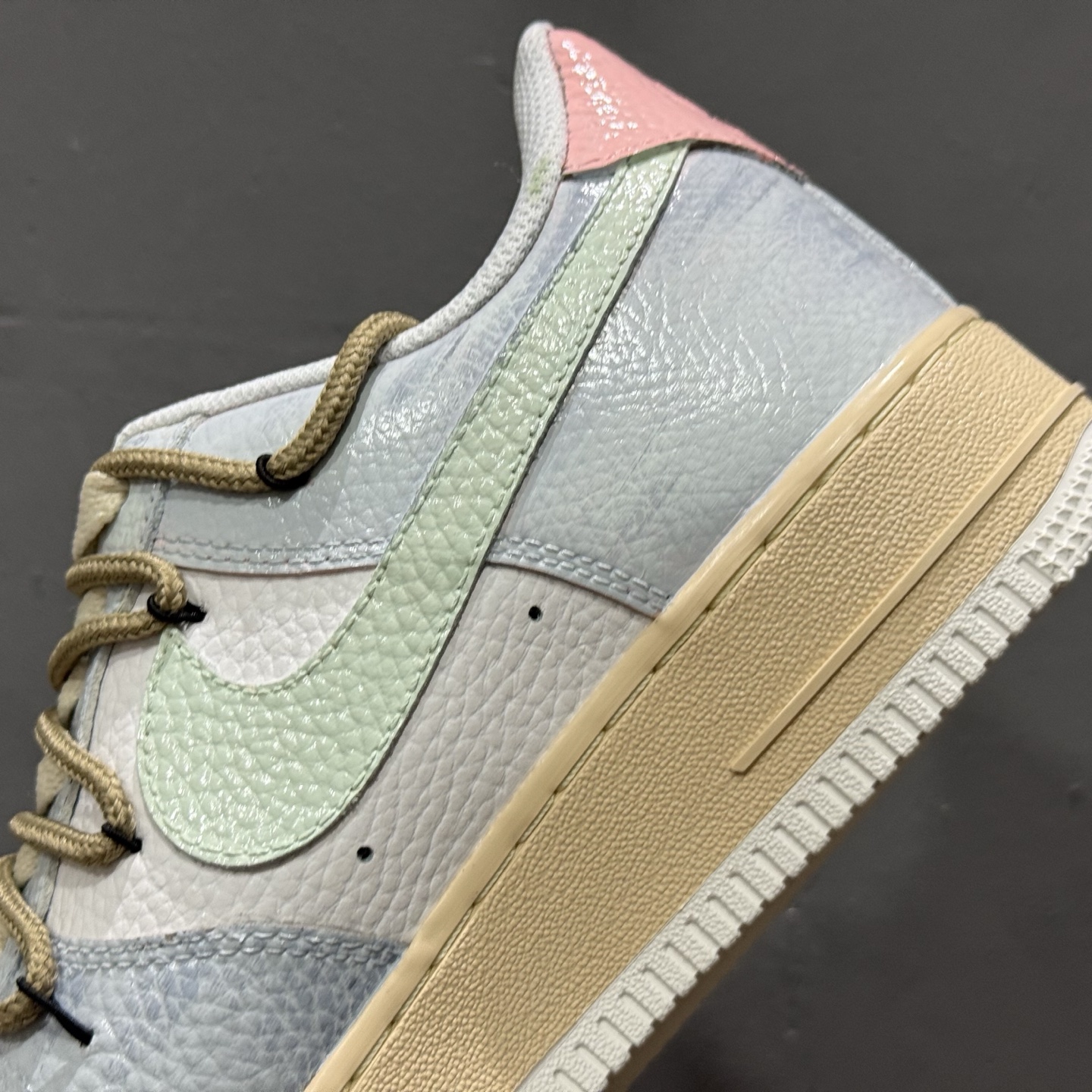 Nike Air Force 1'07 Low 手绘涂鸦 浅雾漫旅 空军一号低帮休闲板鞋 YT0303-222