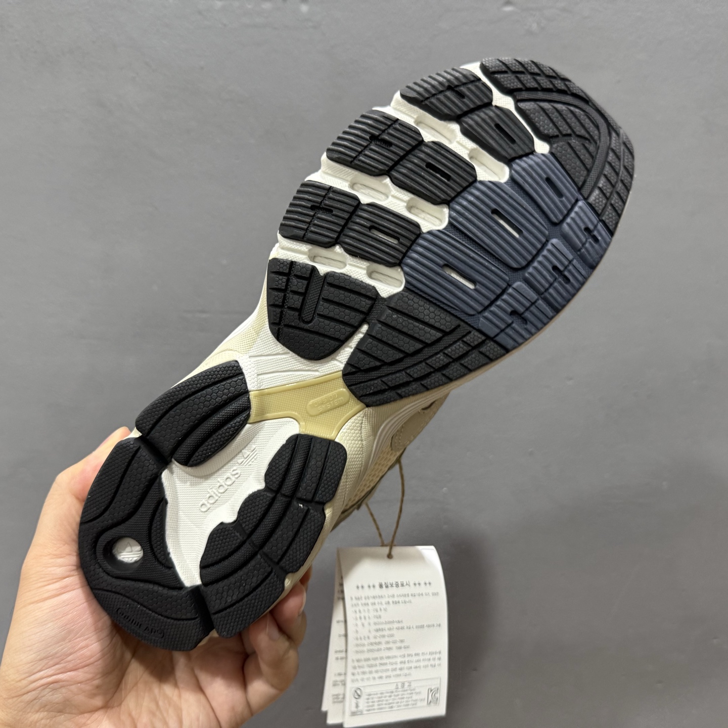 AD Original Astir 耐磨复古运动休闲鞋 GZ3571