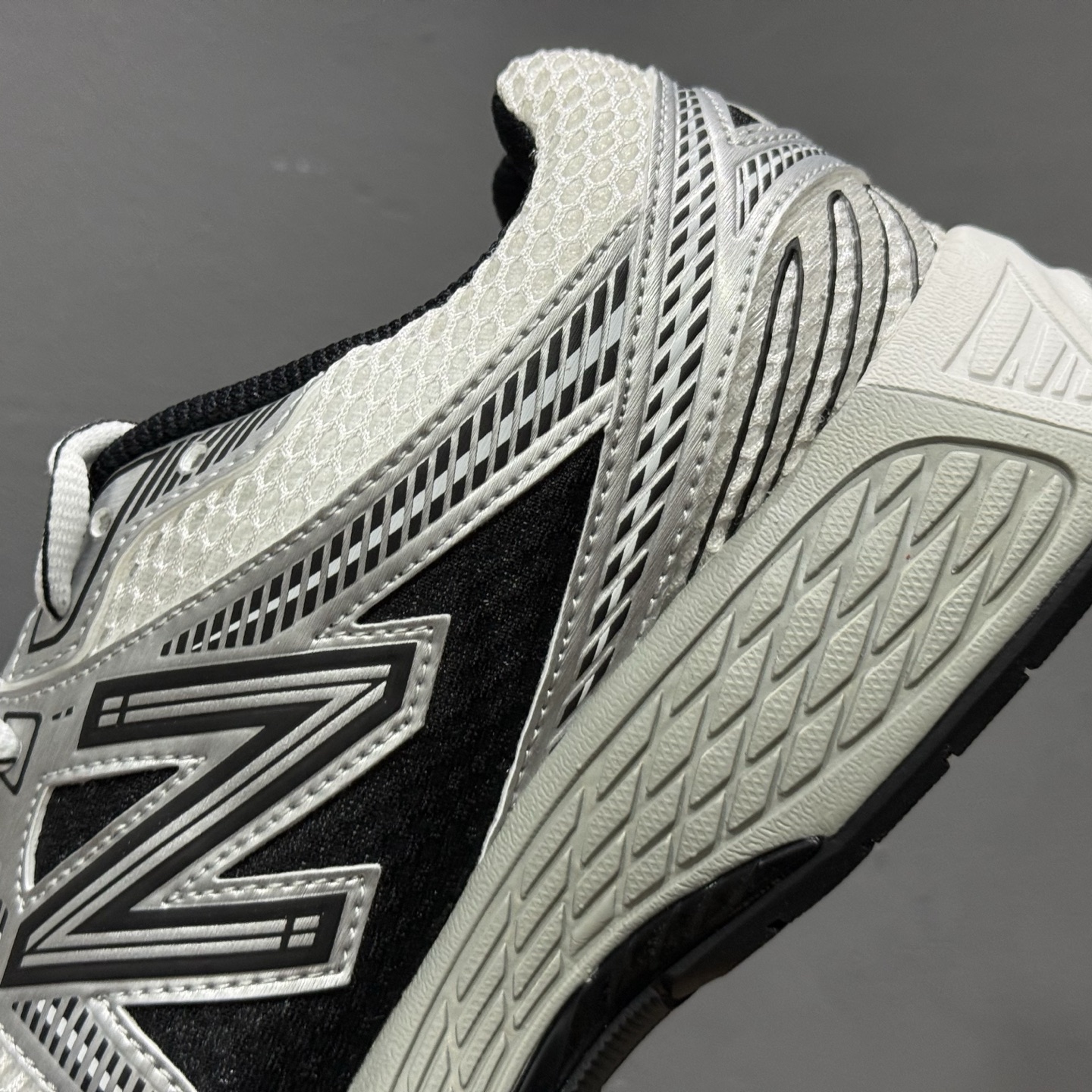 New Balance NB 860V2 防滑耐磨低帮跑步鞋 ML860GB2