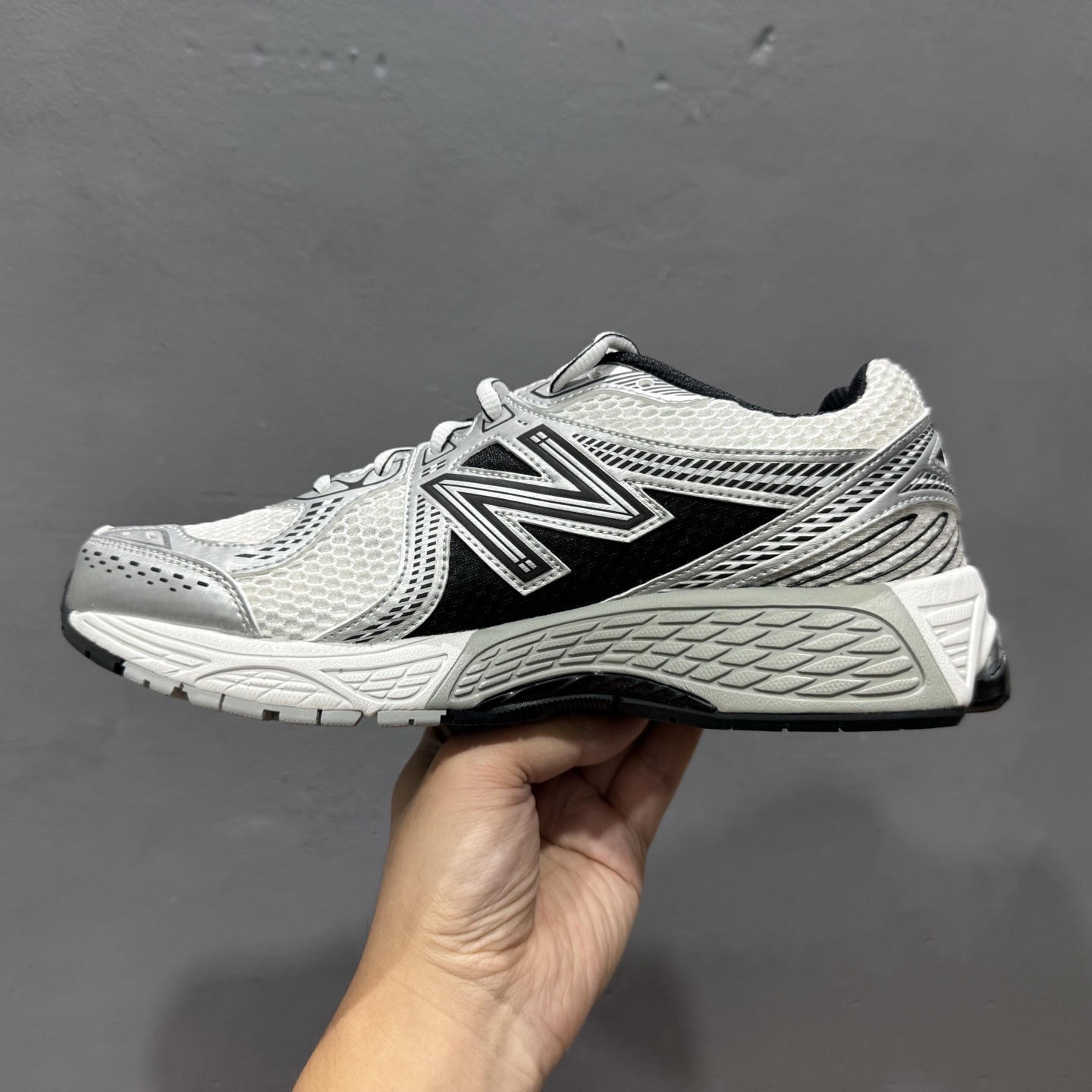 New Balance NB 860V2 防滑耐磨低帮跑步鞋 ML860GB2