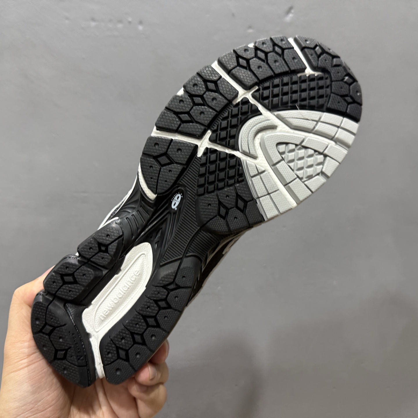 New Balance NB 860V2 防滑耐磨低帮跑步鞋 ML860GB2