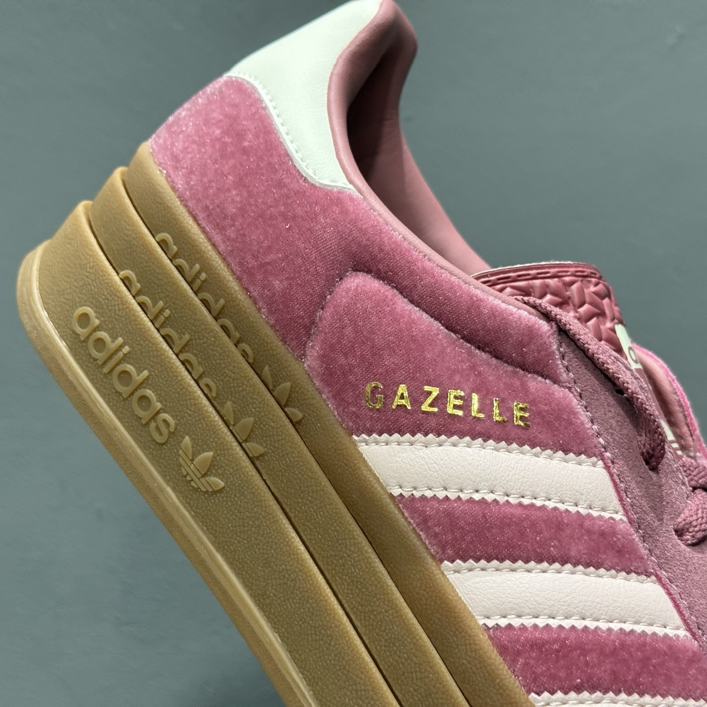 Adidas originals GAZELLE BOLD CNY 蛇年限定 高热新品 ”year ofsnake” 时尚百搭 防滑耐磨 低帮 阿迪达斯 厚底松糕板鞋 JQ4389