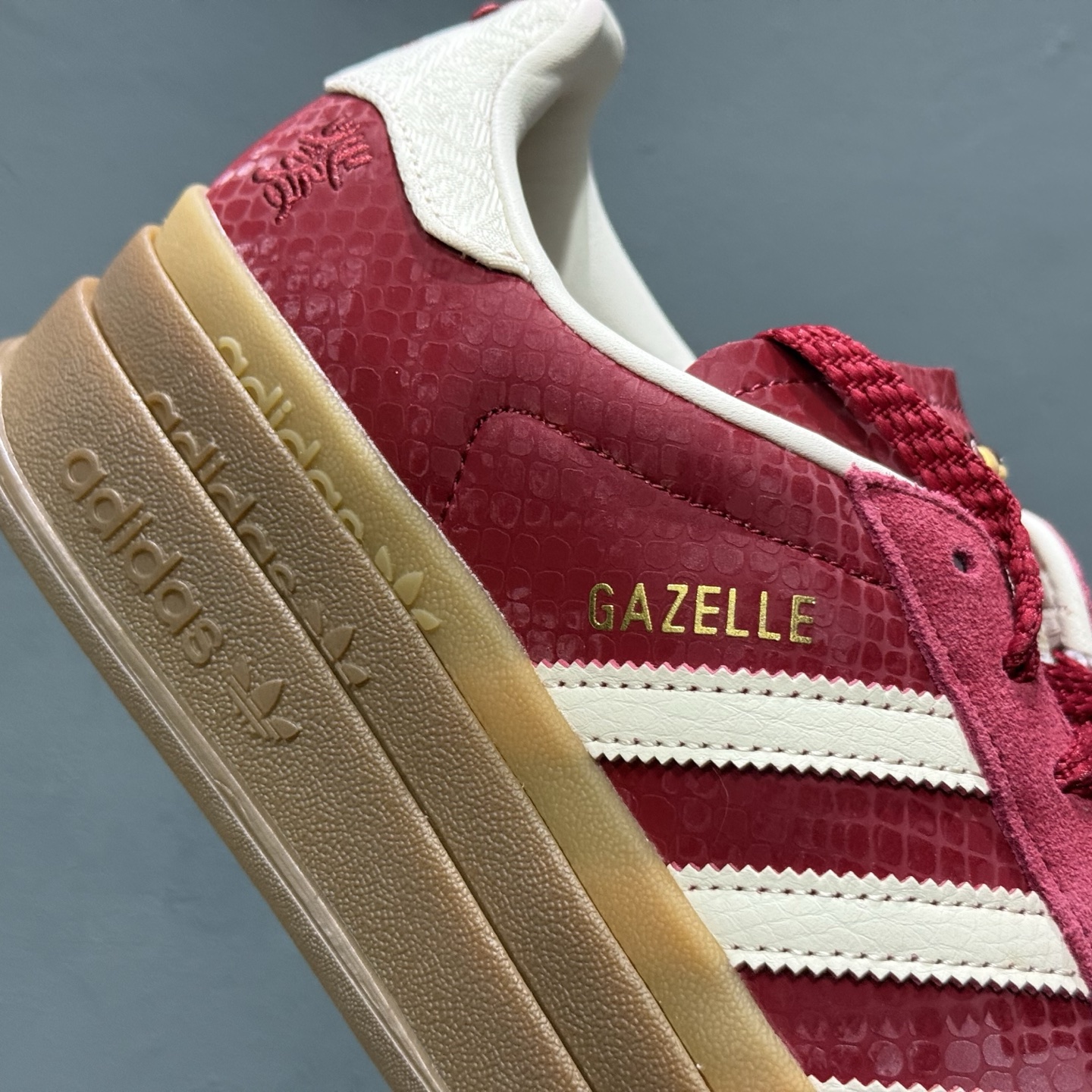 Adidas originals GAZELLE BOLD CNY 蛇年限定 高热新品 ”year ofsnake” 时尚百搭 JQ5977