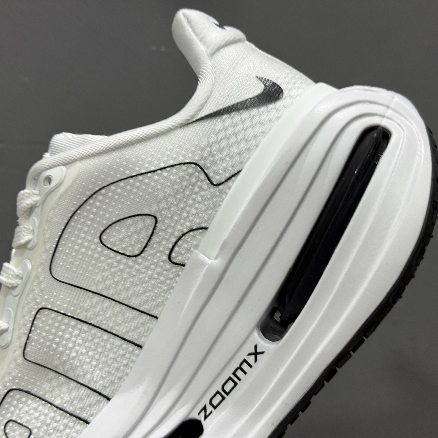 220 Nike ZOOM PREMIUM 耐克 飞马 舒适减震防滑 低帮跑步鞋 FN8453-024