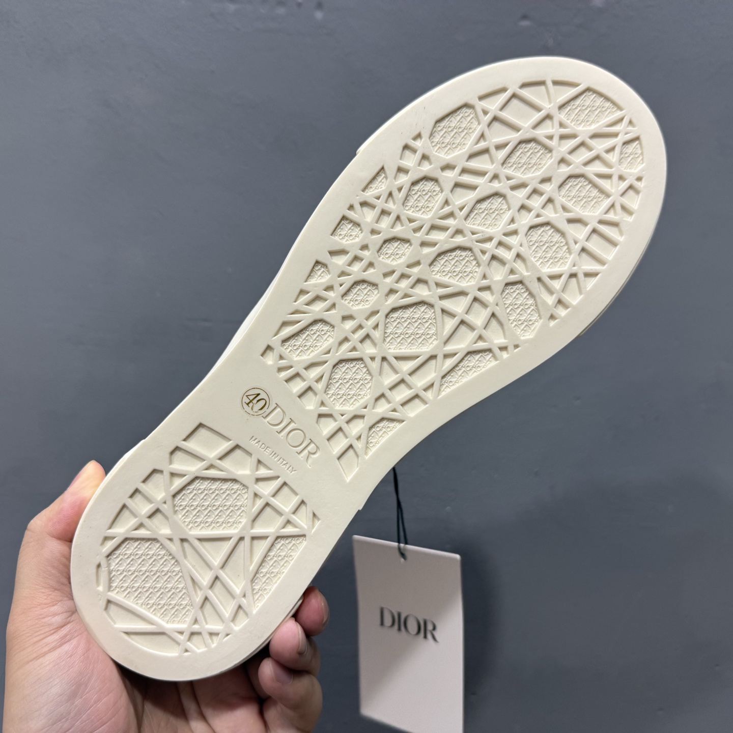 迪奥B33运动鞋 重新诠释经典的网球鞋突显柔软触感与富有层次感的流行色彩