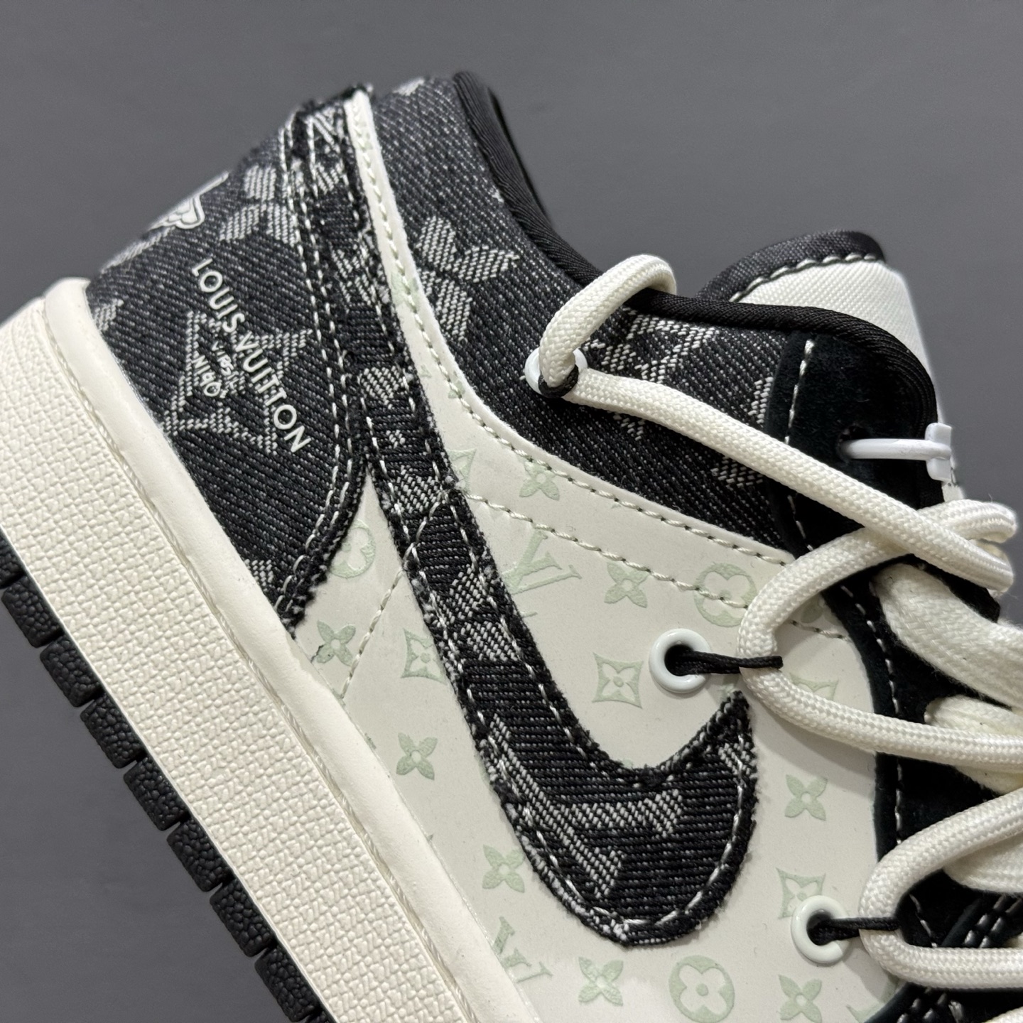 Louis Vuitton x Air Jordan 1 黑脚趾抽绳 YX5066-383