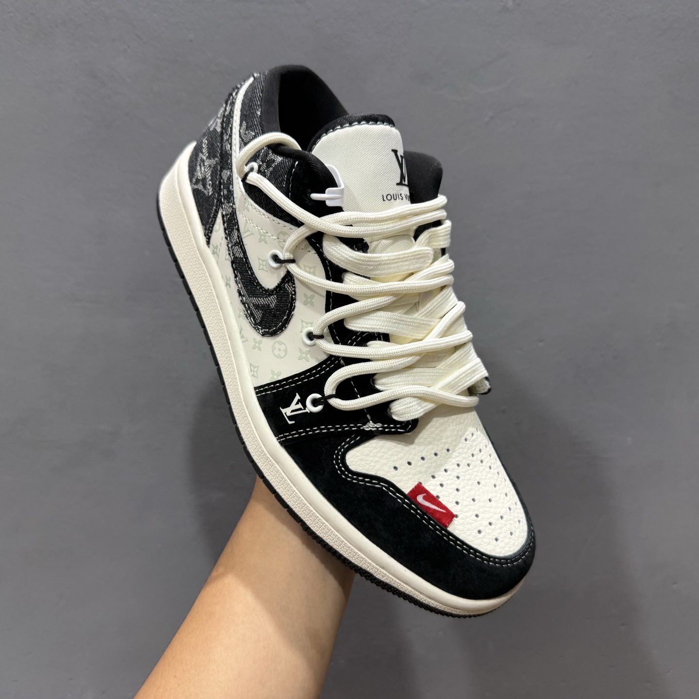 Louis Vuitton x Air Jordan 1 黑脚趾抽绳 YX5066-383