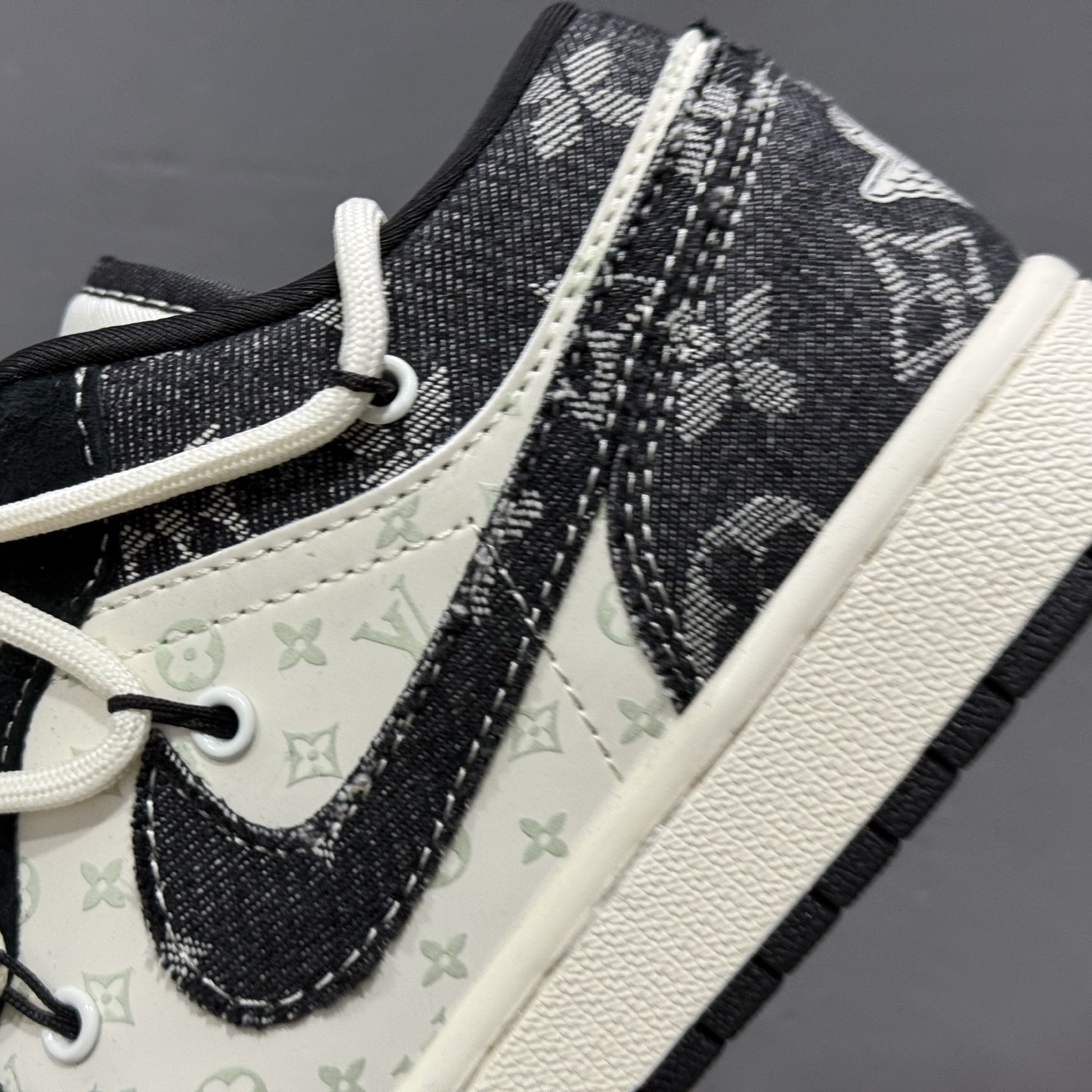 Louis Vuitton x Air Jordan 1 黑脚趾抽绳 YX5066-383
