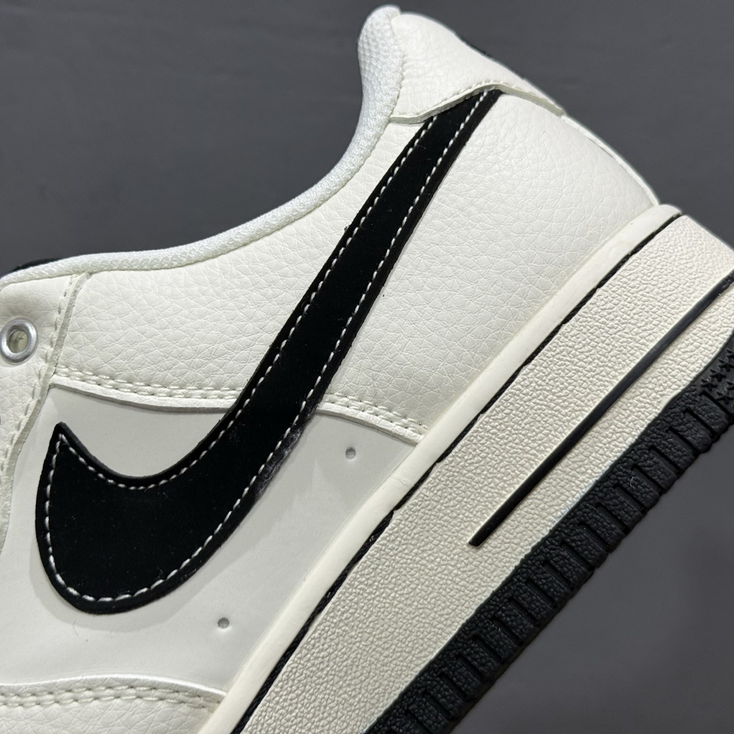NIke Air Force 1 '07 Low “斯图西联名--米黑织布标”空军一号 低帮 运动鞋 SJ6698-011