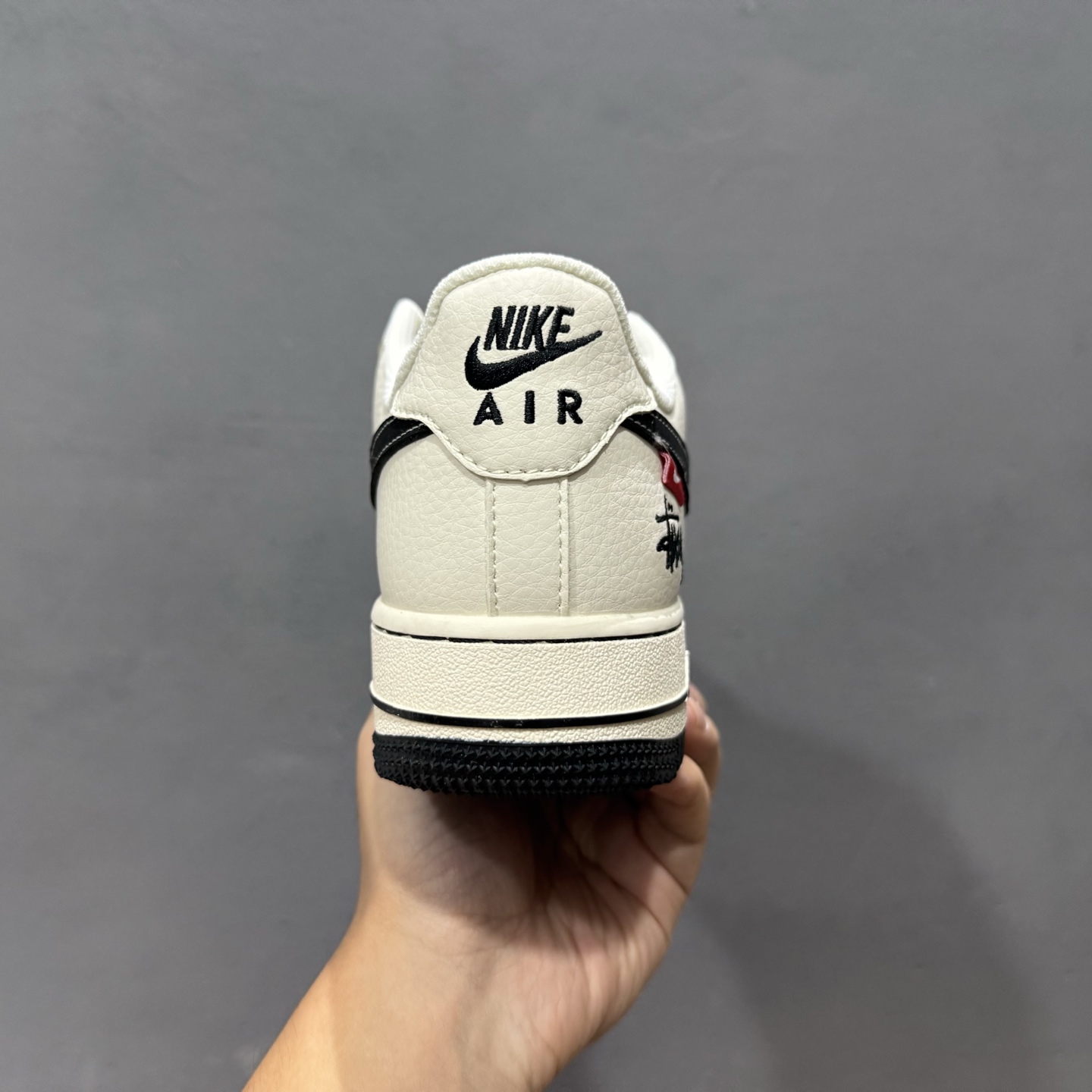 NIke Air Force 1 '07 Low “斯图西联名--米黑织布标”空军一号 低帮 运动鞋 SJ6698-011