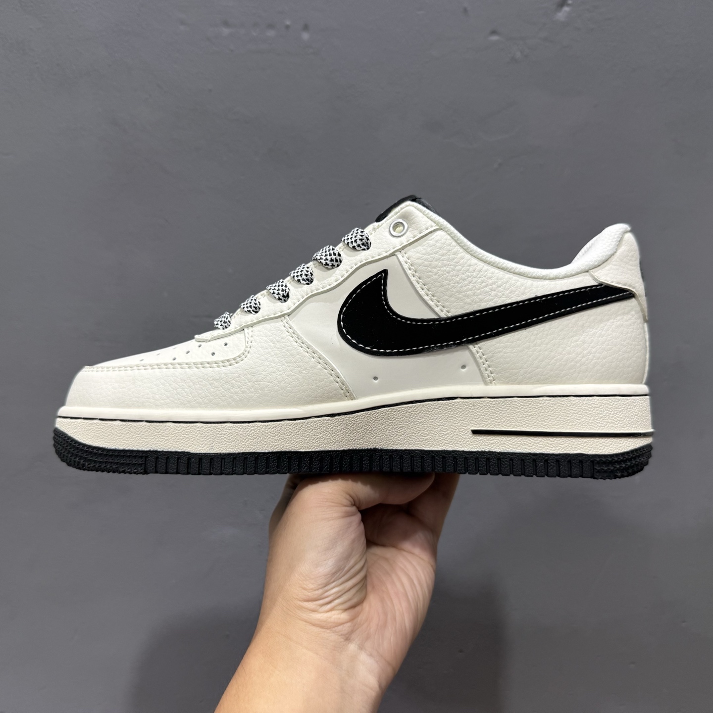 NIke Air Force 1 '07 Low “斯图西联名--米黑织布标”空军一号 低帮 运动鞋 SJ6698-011
