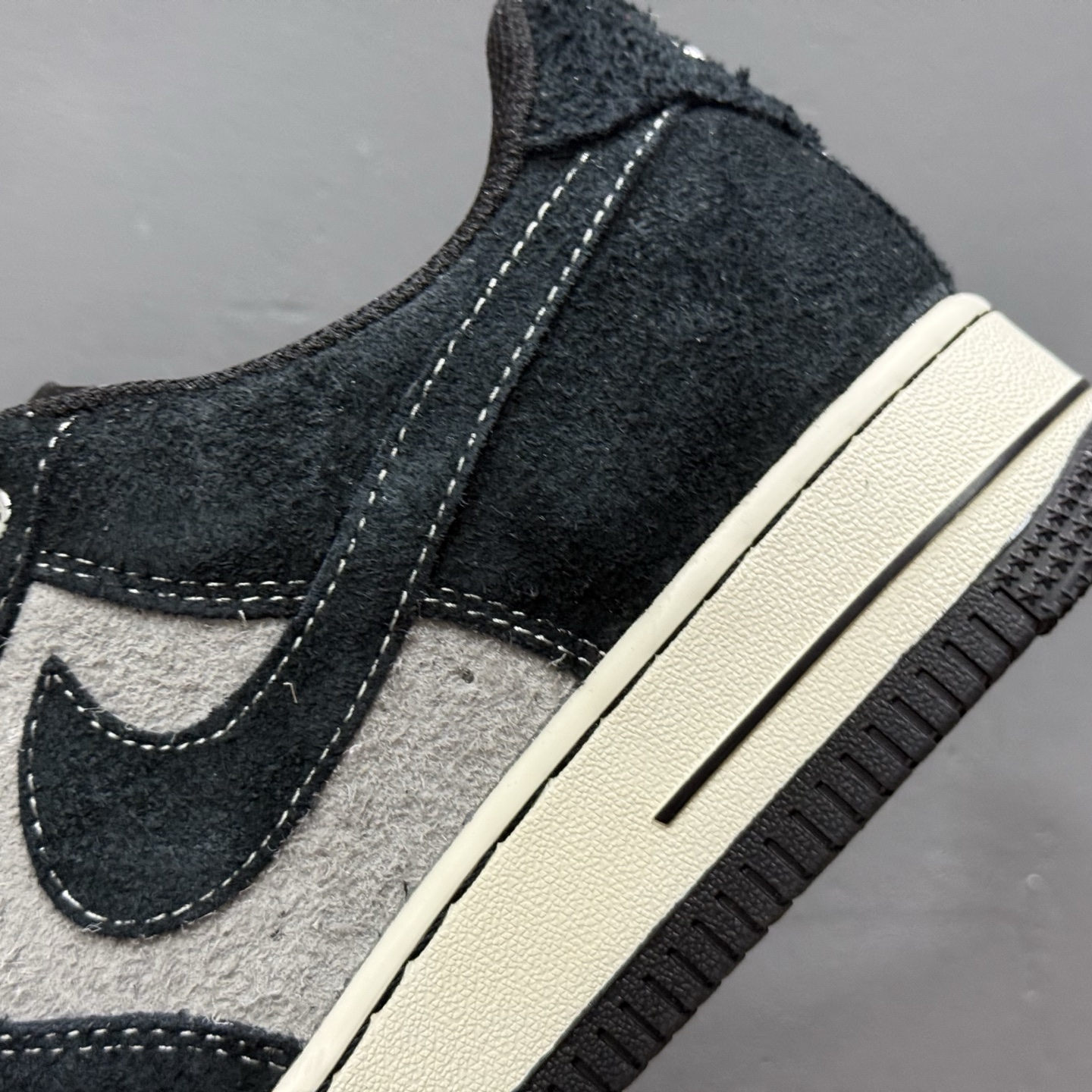NIke Air Force 1 '07 Low “斯图西联名--米黑织布标”空军一号 低帮 运动鞋 SJ6698-017