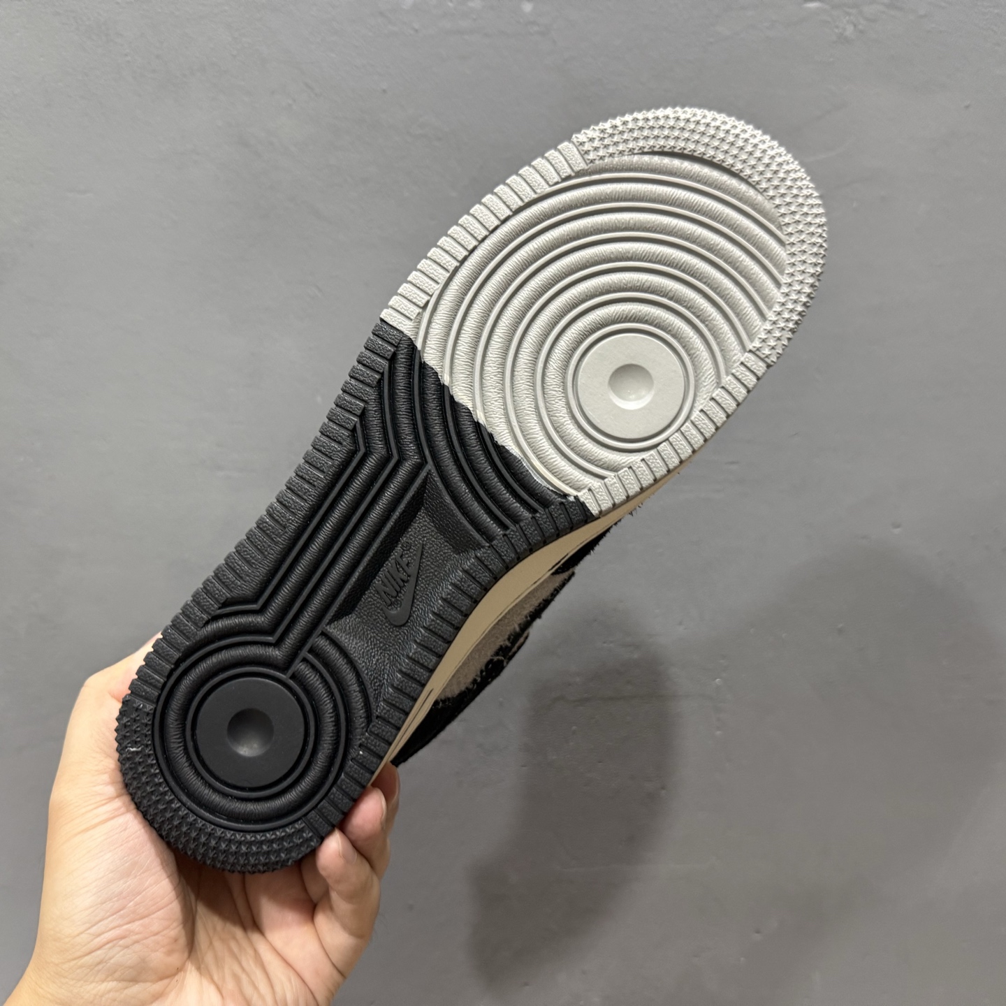 NIke Air Force 1 '07 Low “斯图西联名--米黑织布标”空军一号 低帮 运动鞋 SJ6698-017