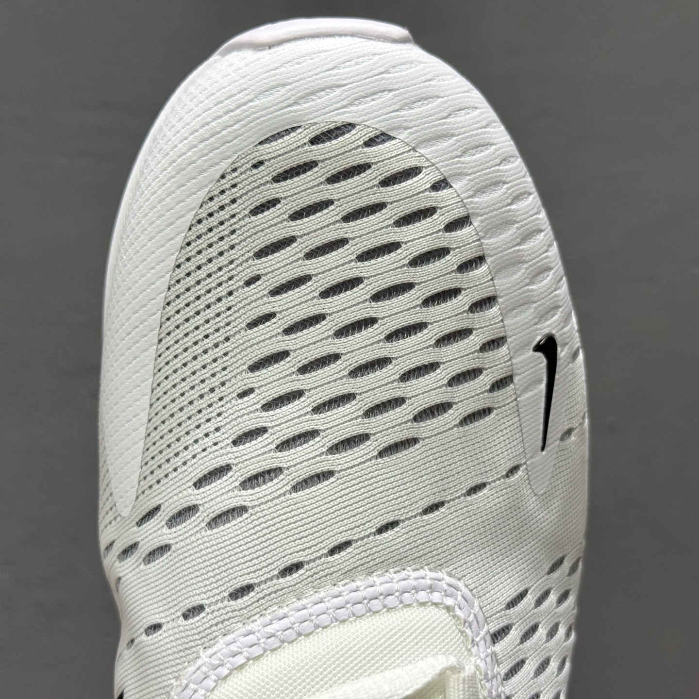 Nike Air Max 270混合科技透气后掌半气垫慢跑鞋 AH8050-100