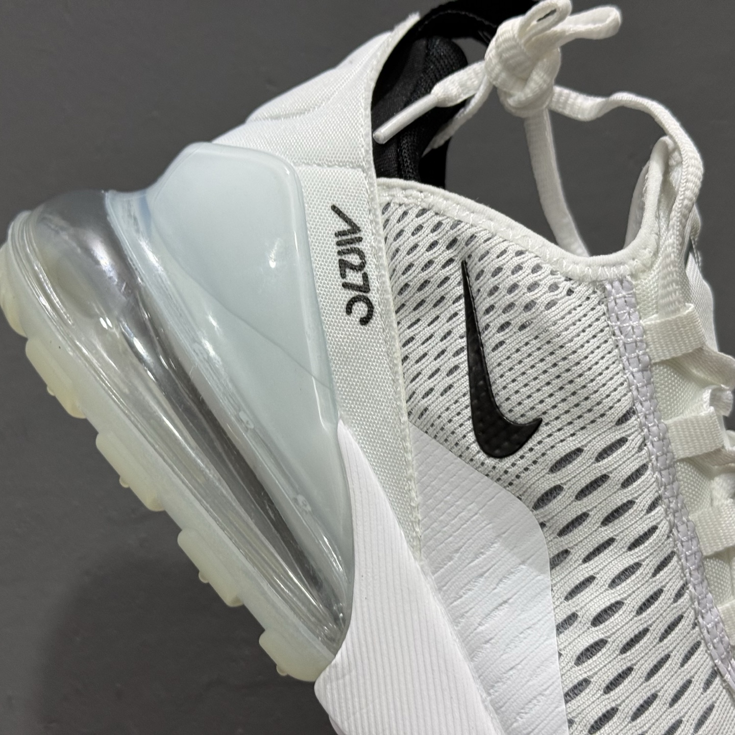 Nike Air Max 270混合科技透气后掌半气垫慢跑鞋 AH8050-100