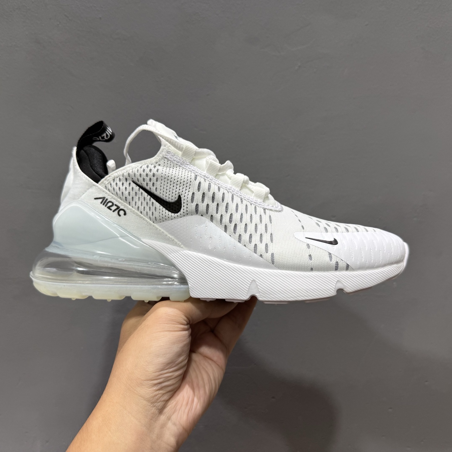 Nike Air Max 270混合科技透气后掌半气垫慢跑鞋 AH8050-100