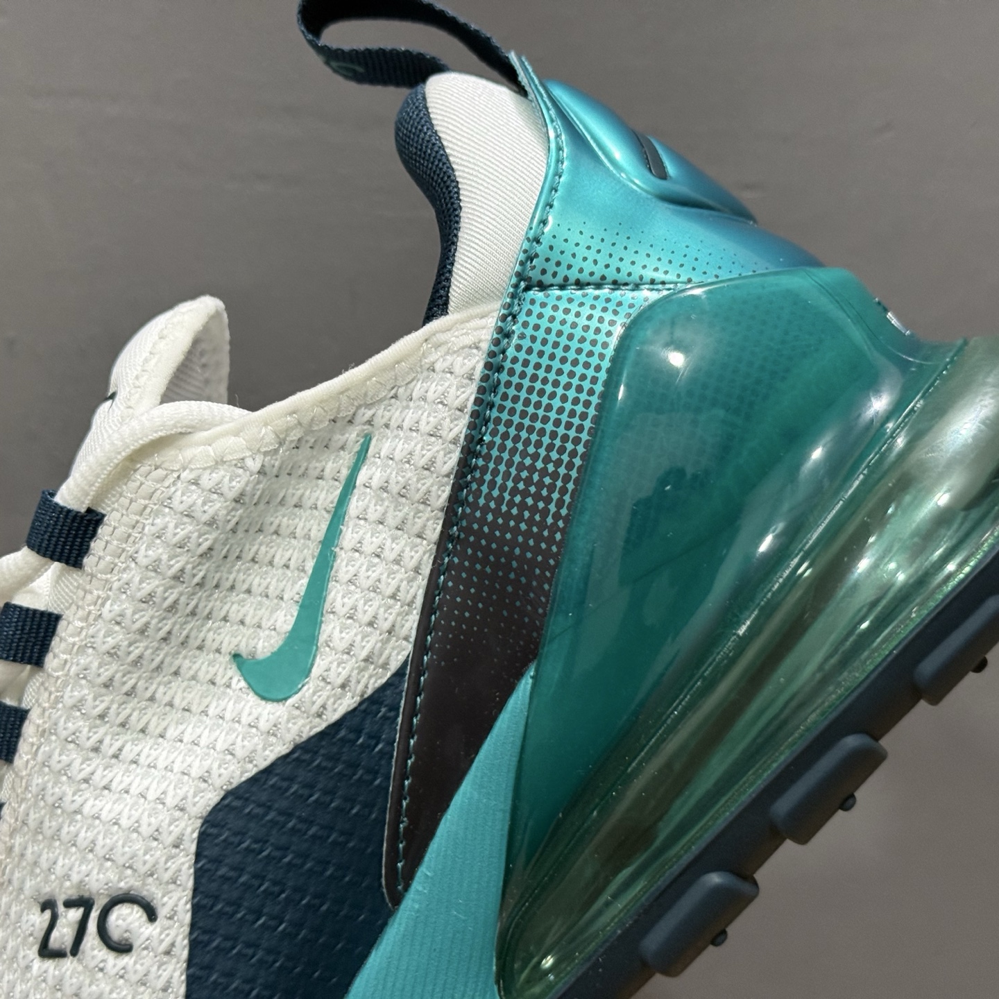 Nike Air Max 270科技后掌半气垫休闲运动慢跑鞋 AQ9164-102