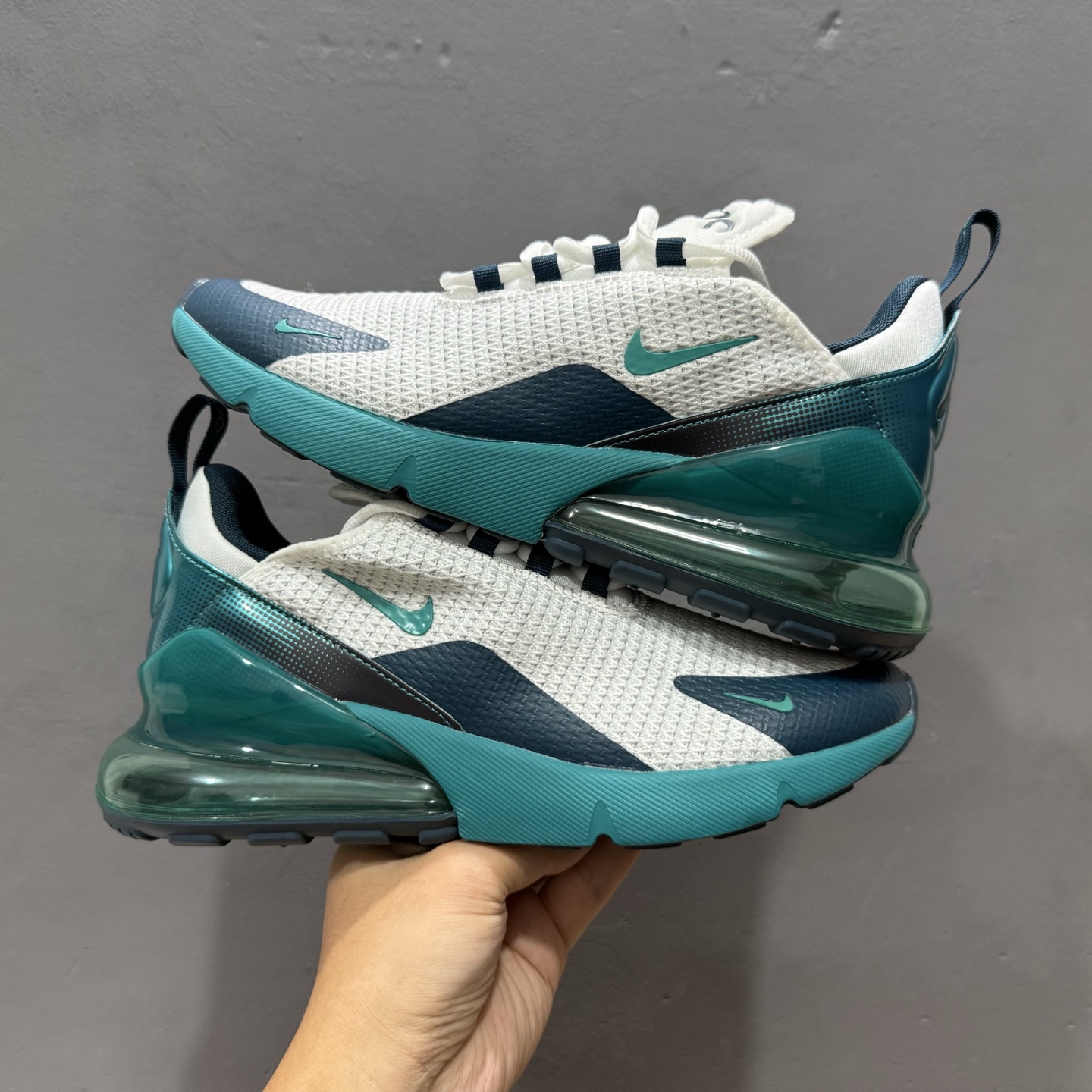 Nike Air Max 270科技后掌半气垫休闲运动慢跑鞋 AQ9164-102