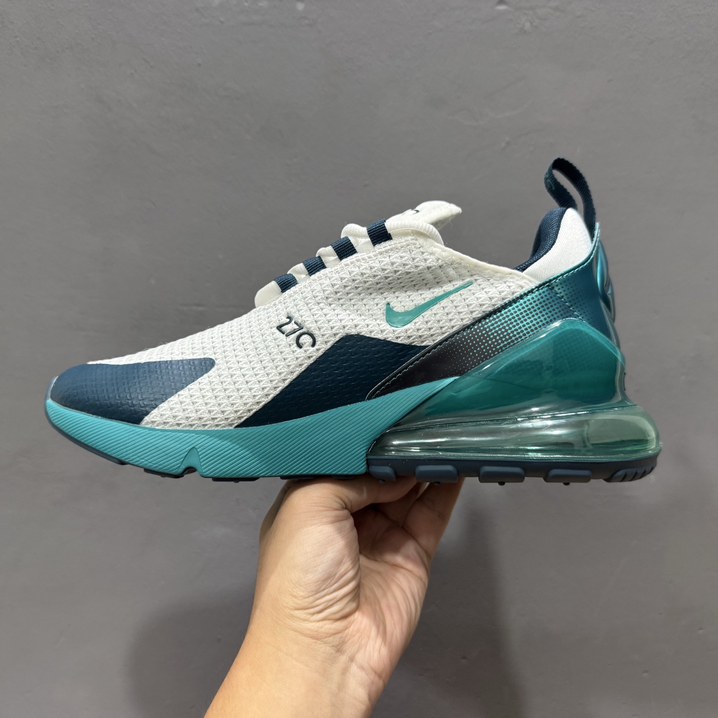 Nike Air Max 270科技后掌半气垫休闲运动慢跑鞋 AQ9164-102