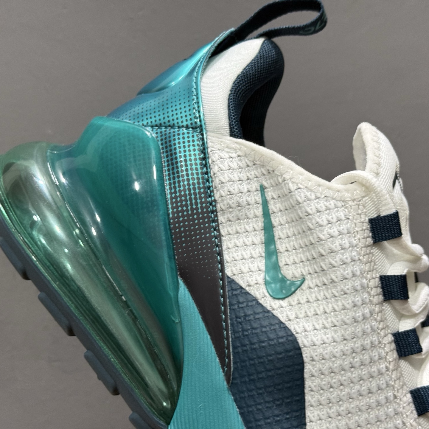 Nike Air Max 270科技后掌半气垫休闲运动慢跑鞋 AQ9164-102