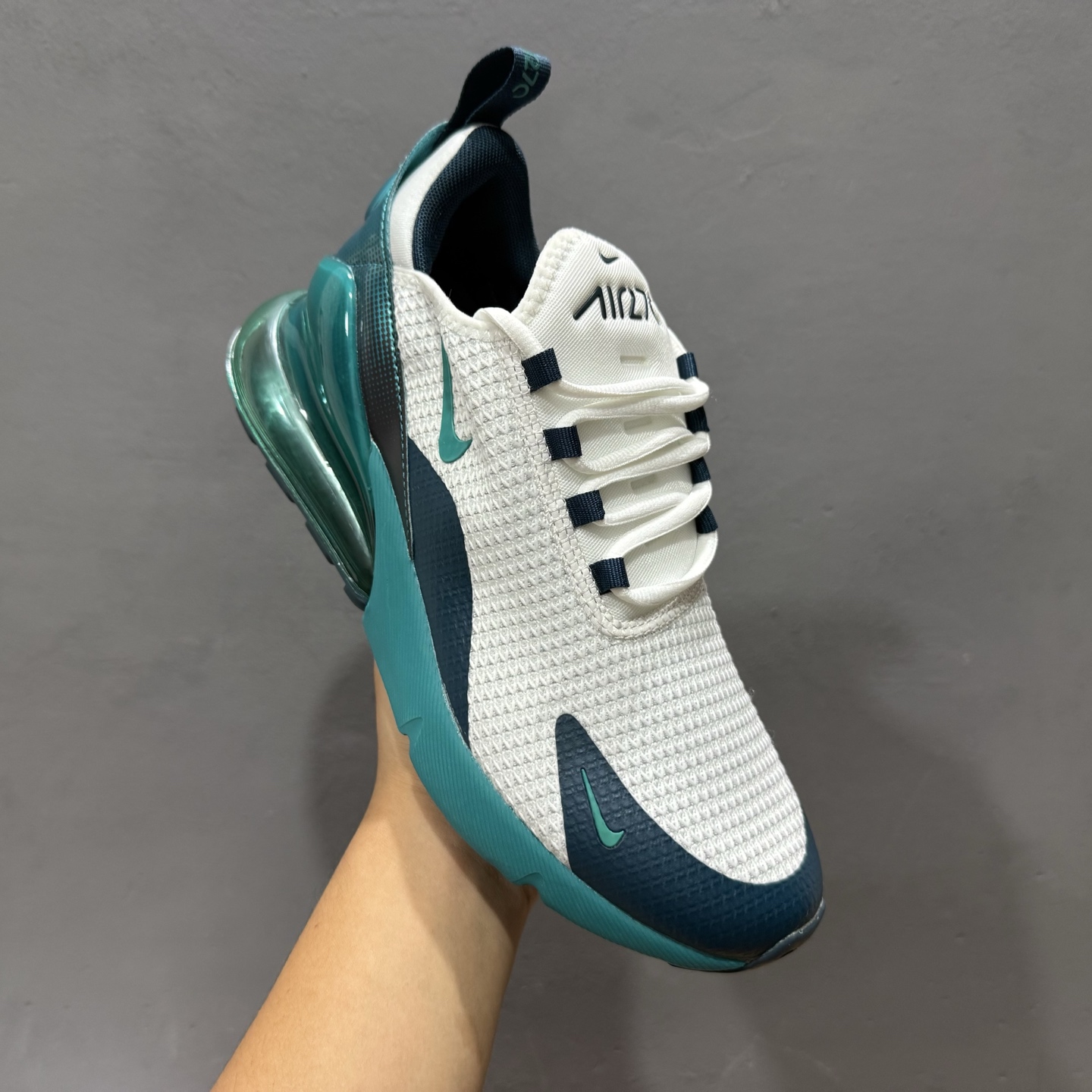 Nike Air Max 270科技后掌半气垫休闲运动慢跑鞋 AQ9164-102