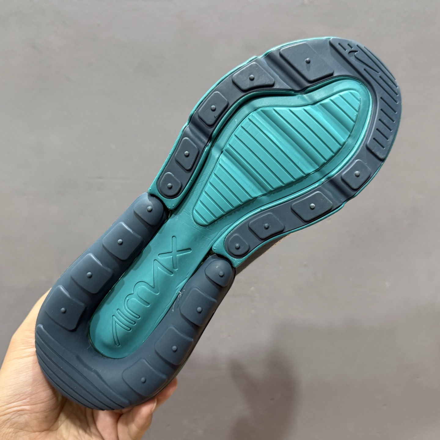 Nike Air Max 270科技后掌半气垫休闲运动慢跑鞋 AQ9164-102