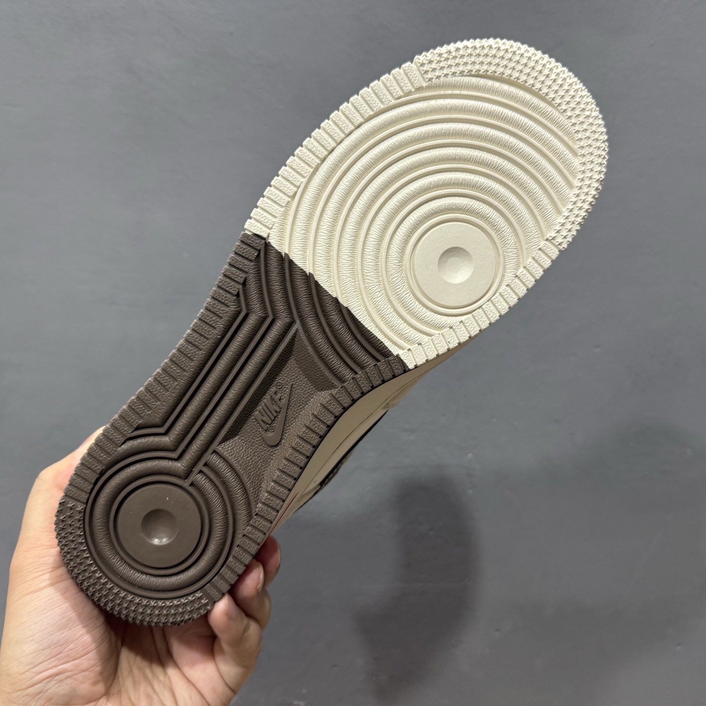 200 NIke Air Force 1 '07 Low “斯图西联名--米黑织布标”空军一号 低帮 运动鞋 休闲鞋 SJ6698-025