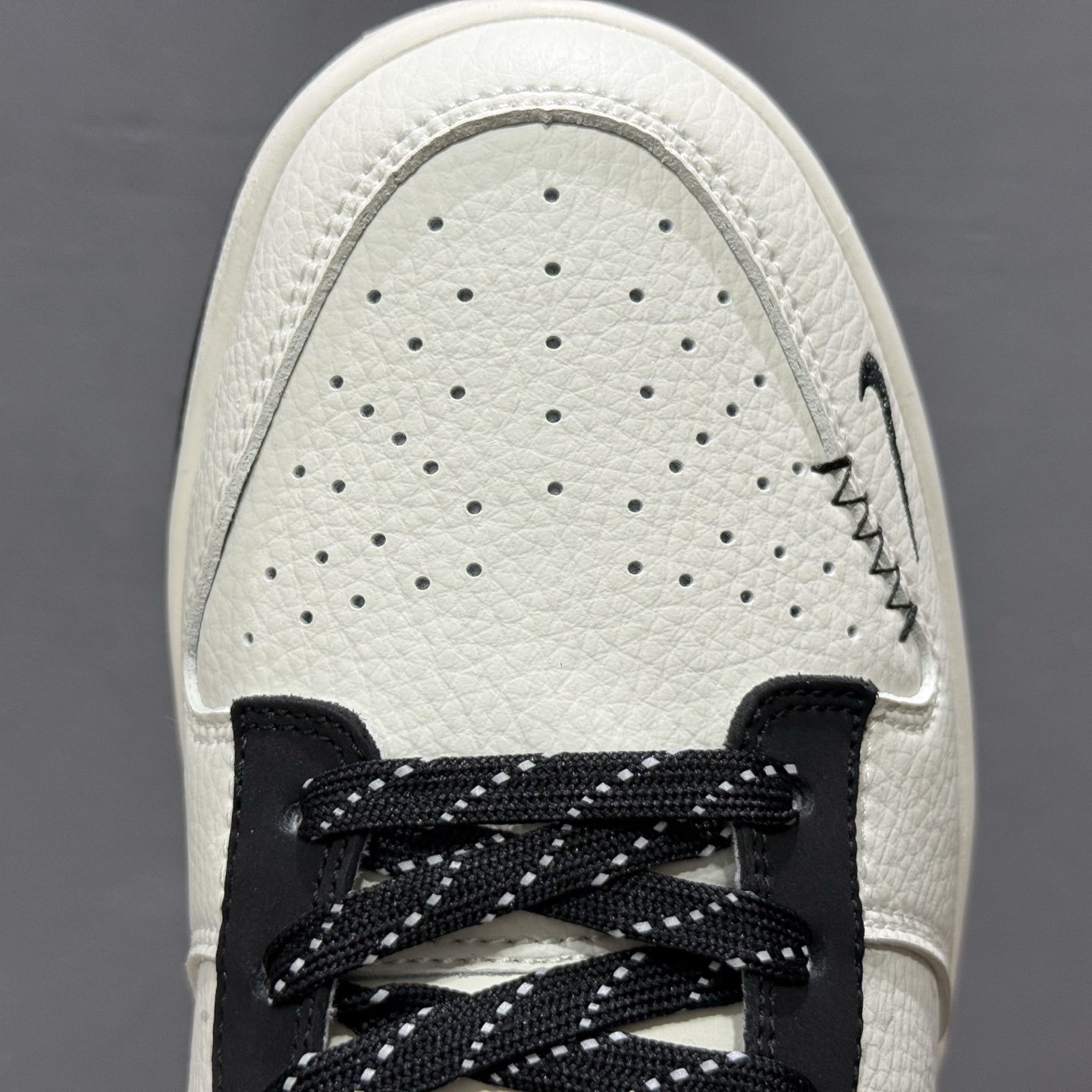 NIKE SB Dunk Low “联名款” XD6188-051