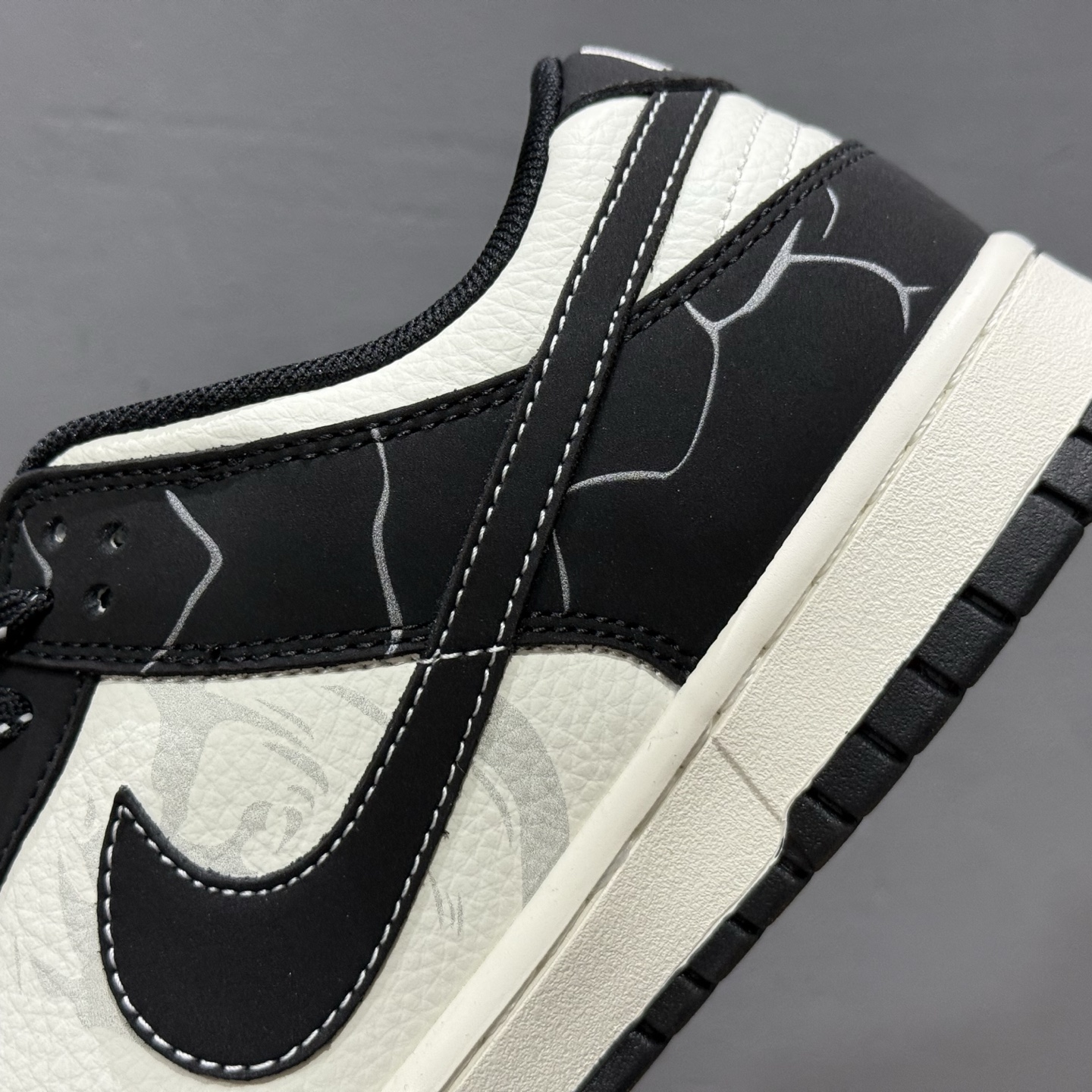 NIKE SB Dunk Low “联名款” XD6188-051