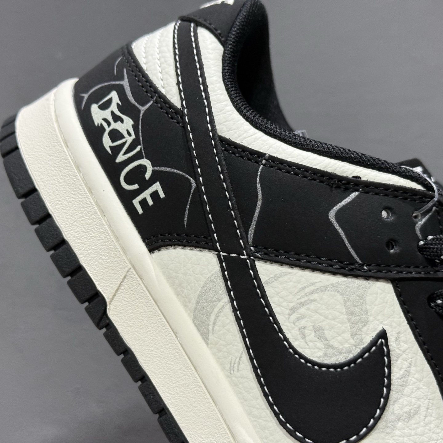 NIKE SB Dunk Low “联名款” XD6188-051