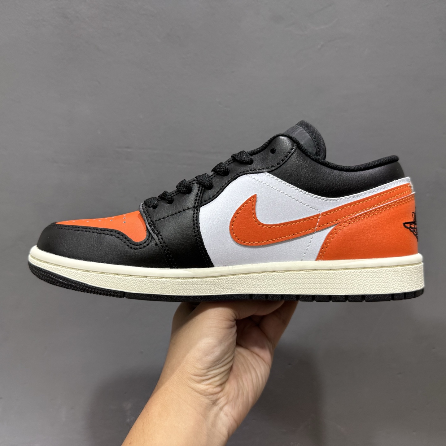 过验版本 Air Jordan 1 Low AJ1 黑白橘 低帮文化休闲板鞋 553558-081