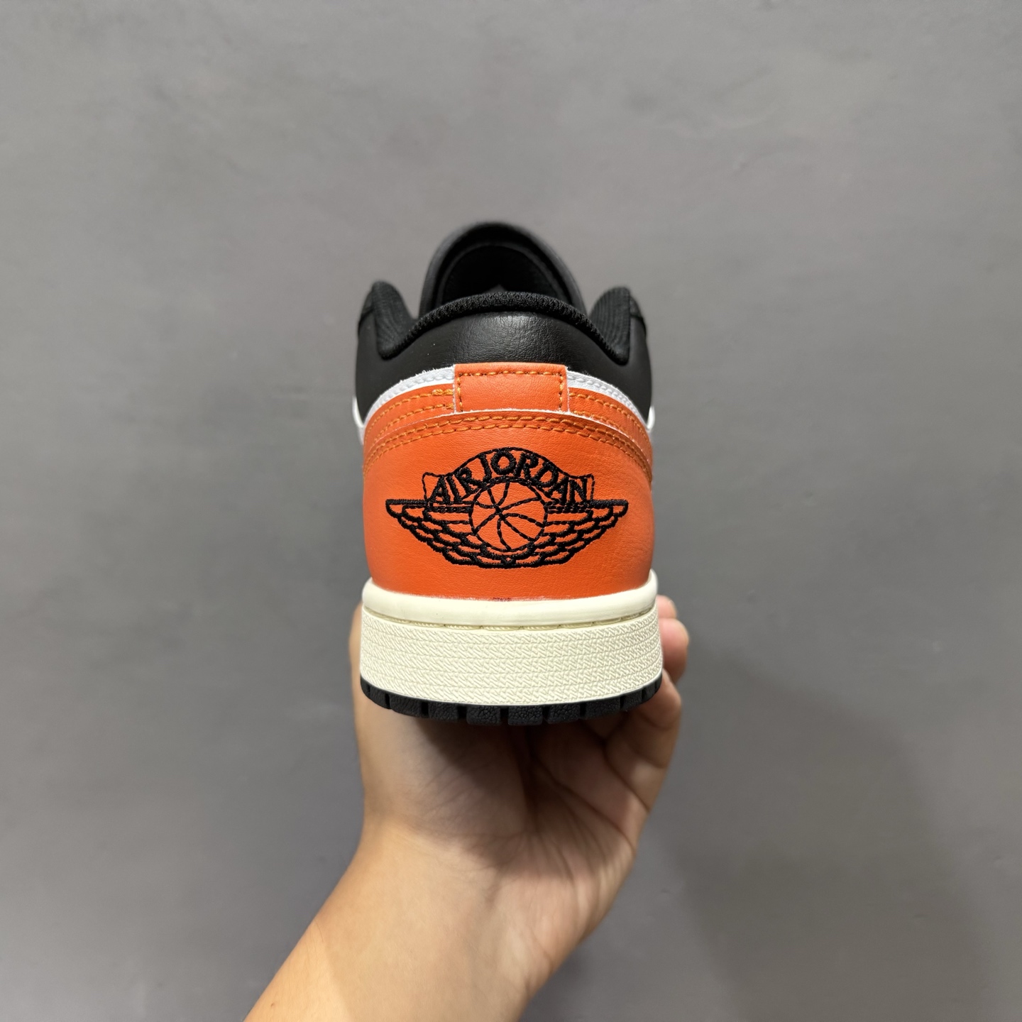 过验版本 Air Jordan 1 Low AJ1 黑白橘 低帮文化休闲板鞋 553558-081