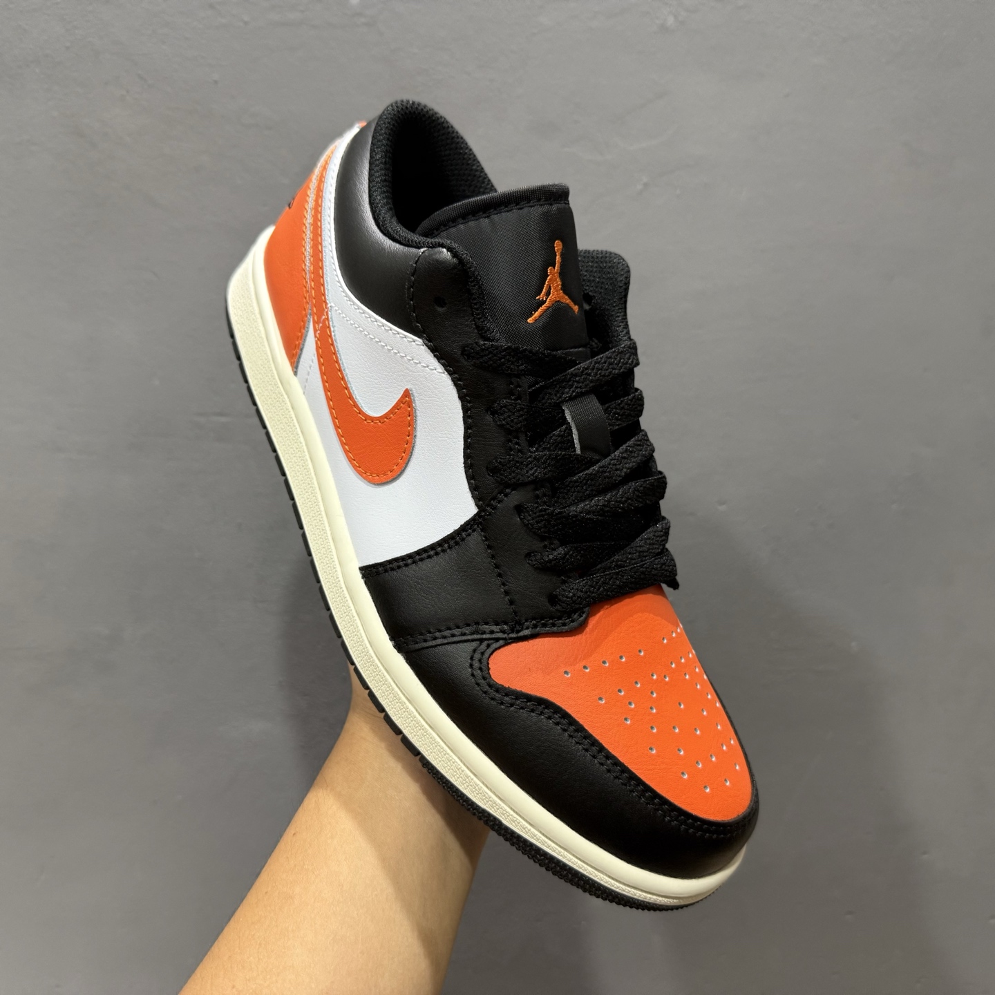 过验版本 Air Jordan 1 Low AJ1 黑白橘 低帮文化休闲板鞋 553558-081