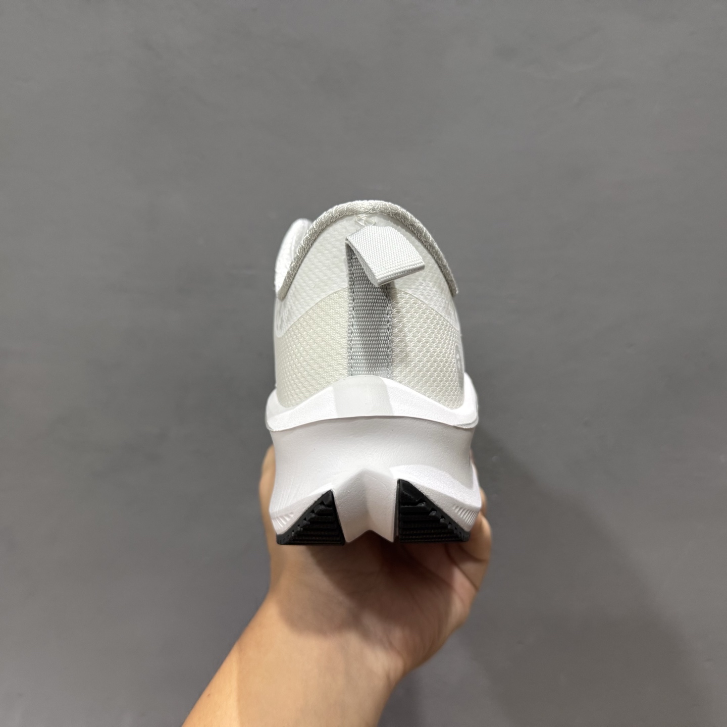 200 NIKE ZOOM PLUS 跑鞋 兼顾迅疾外观和稳固脚感 CK4318-151