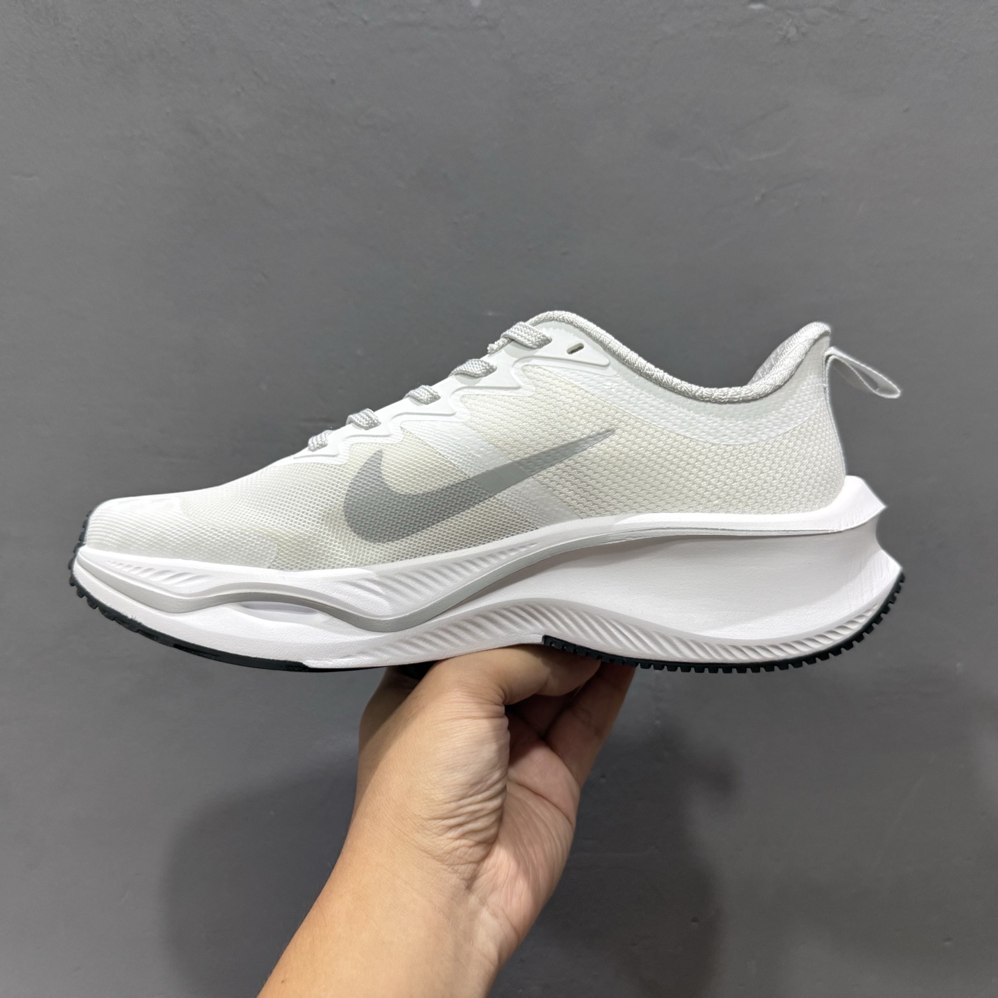 200 NIKE ZOOM PLUS 跑鞋 兼顾迅疾外观和稳固脚感 CK4318-151