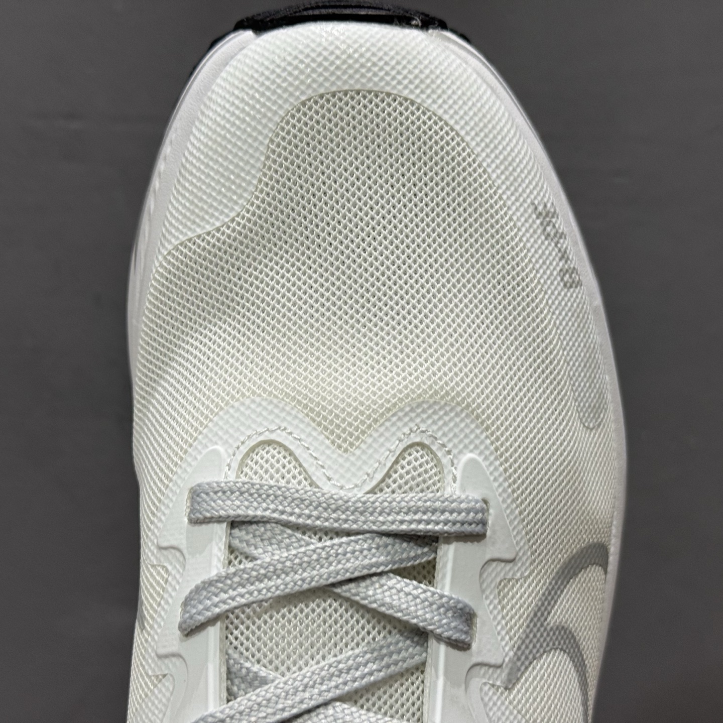 200 NIKE ZOOM PLUS 跑鞋 兼顾迅疾外观和稳固脚感 CK4318-151