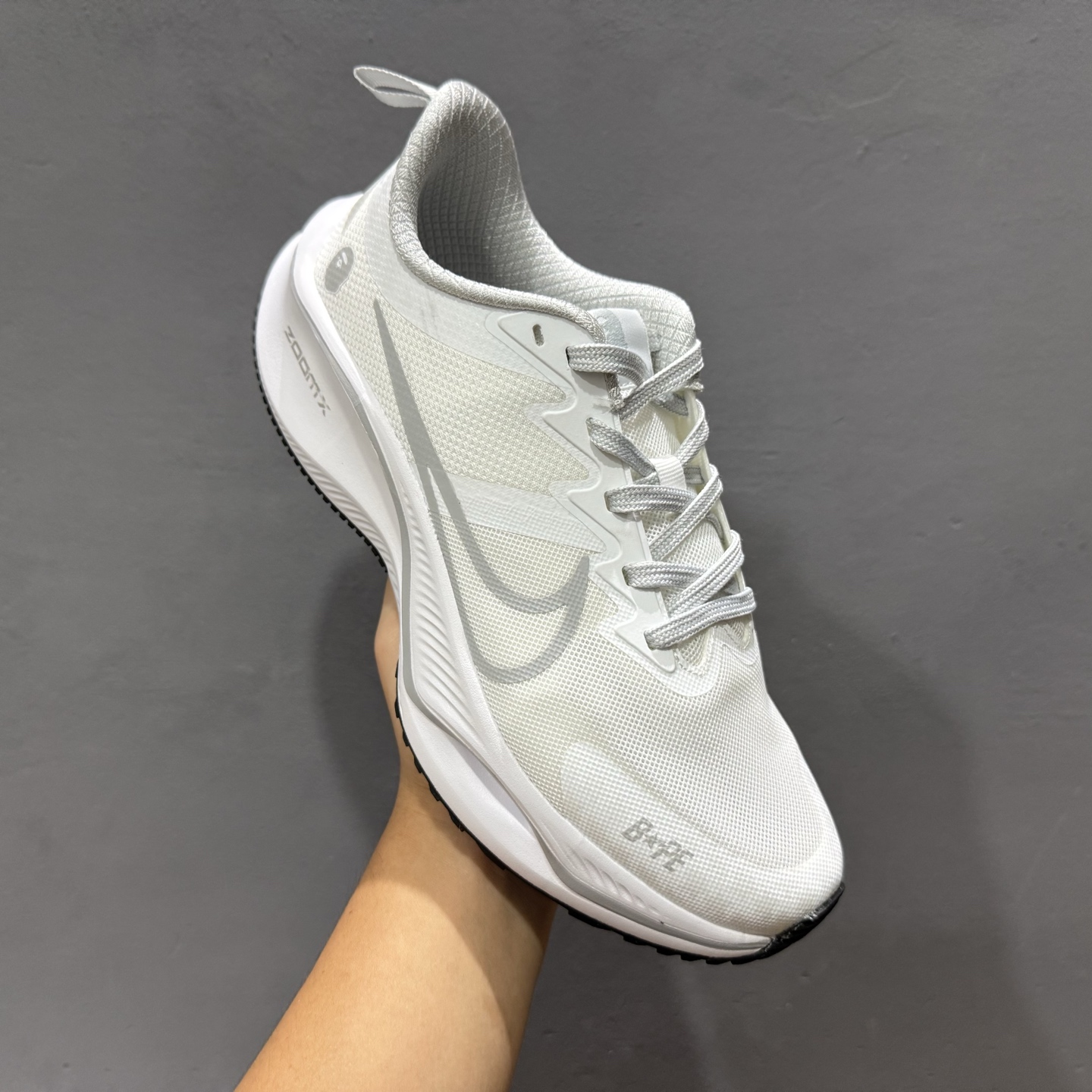 200 NIKE ZOOM PLUS 跑鞋 兼顾迅疾外观和稳固脚感 CK4318-151
