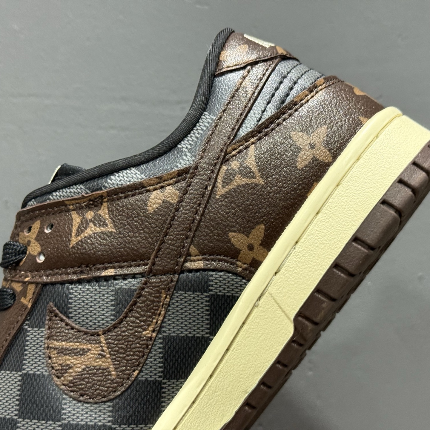 Nike SB Dunk Low LV联名 灰咖啡 高端定制 低帮休闲板鞋 SC0601-453
