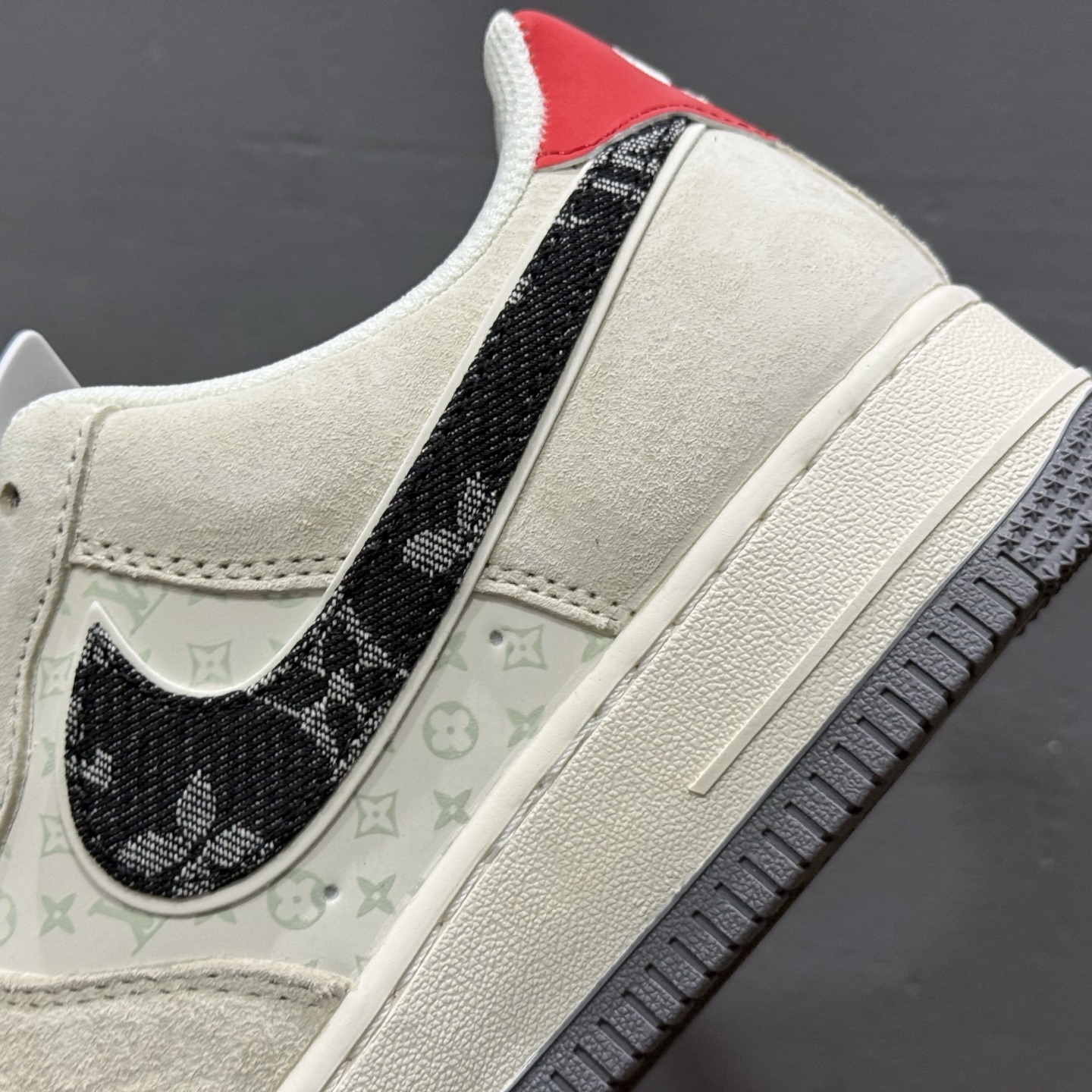 Nike Air Force 1'07 Low LV联名 猪八米灰红 空军一号低帮休闲板鞋 MZ9588-806