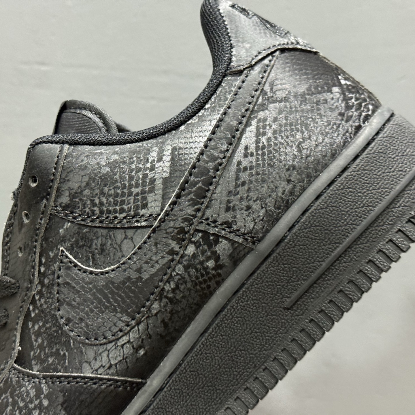 带半码。Nike Air Force 1 AF1耐克 低帮 空军一号休闲板鞋 IB0018-800
