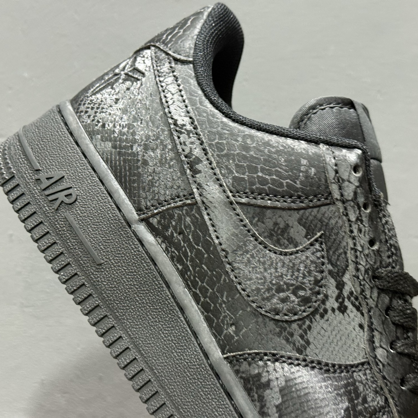 带半码。Nike Air Force 1 AF1耐克 低帮 空军一号休闲板鞋 IB0018-800