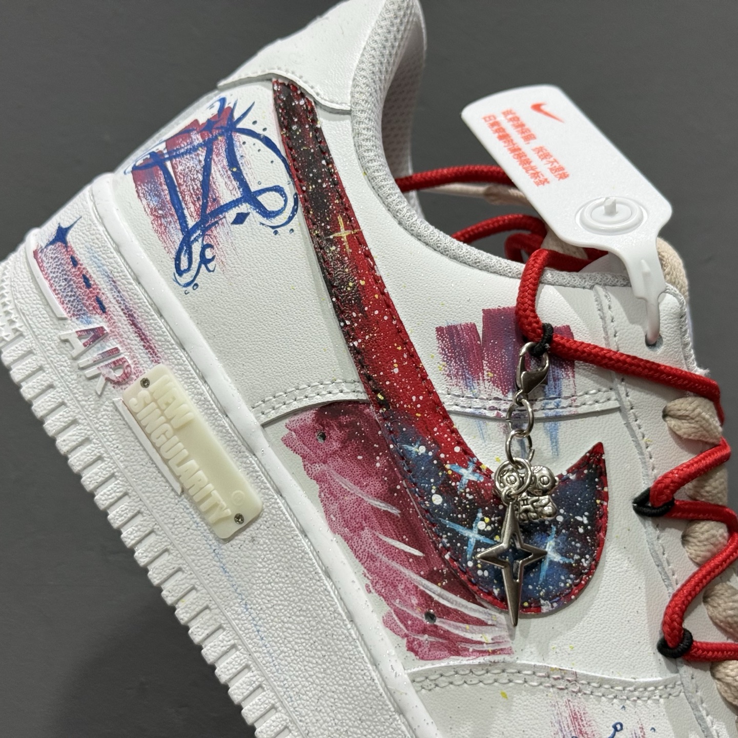 ￥260 Nike Air Force 1'07 Low ”Gemini” 手绘涂鸦十二星座系列 双子座 空军一号低帮休闲板鞋 521-621