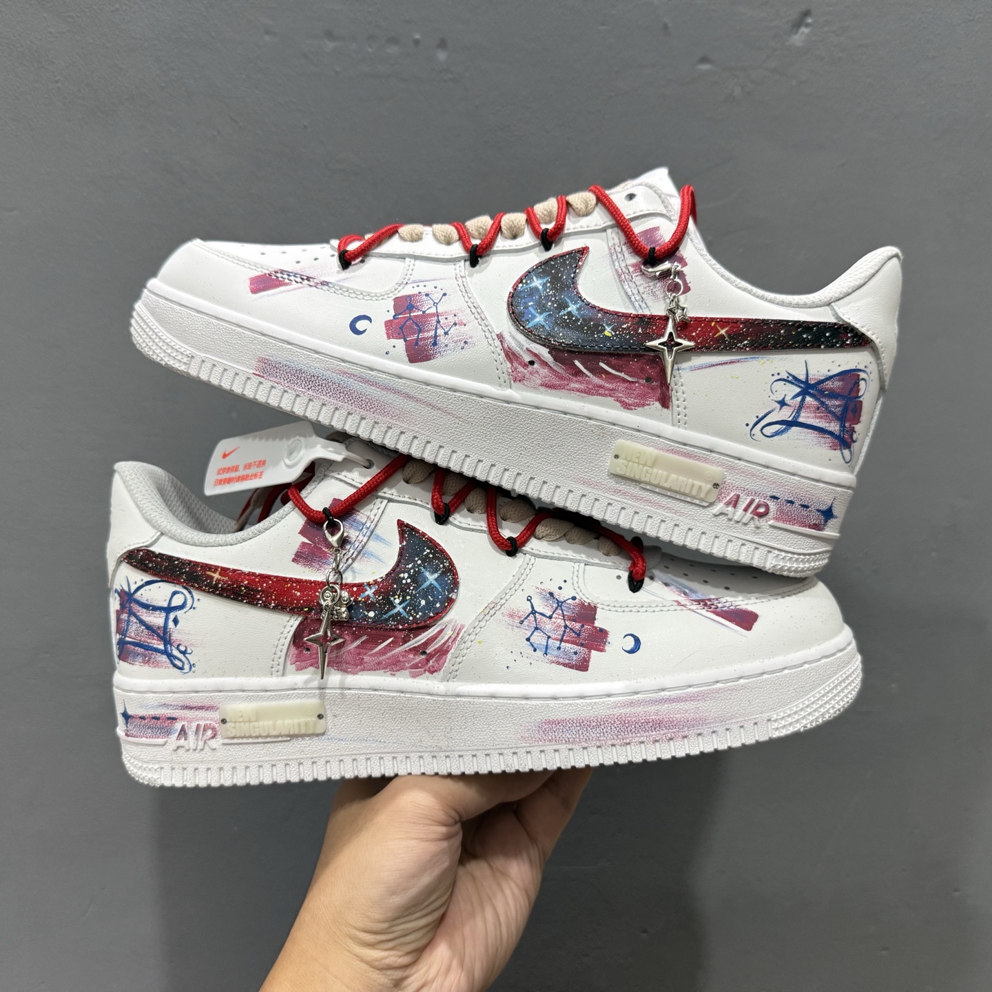 ￥260 Nike Air Force 1'07 Low ”Gemini” 手绘涂鸦十二星座系列 双子座 空军一号低帮休闲板鞋 521-621