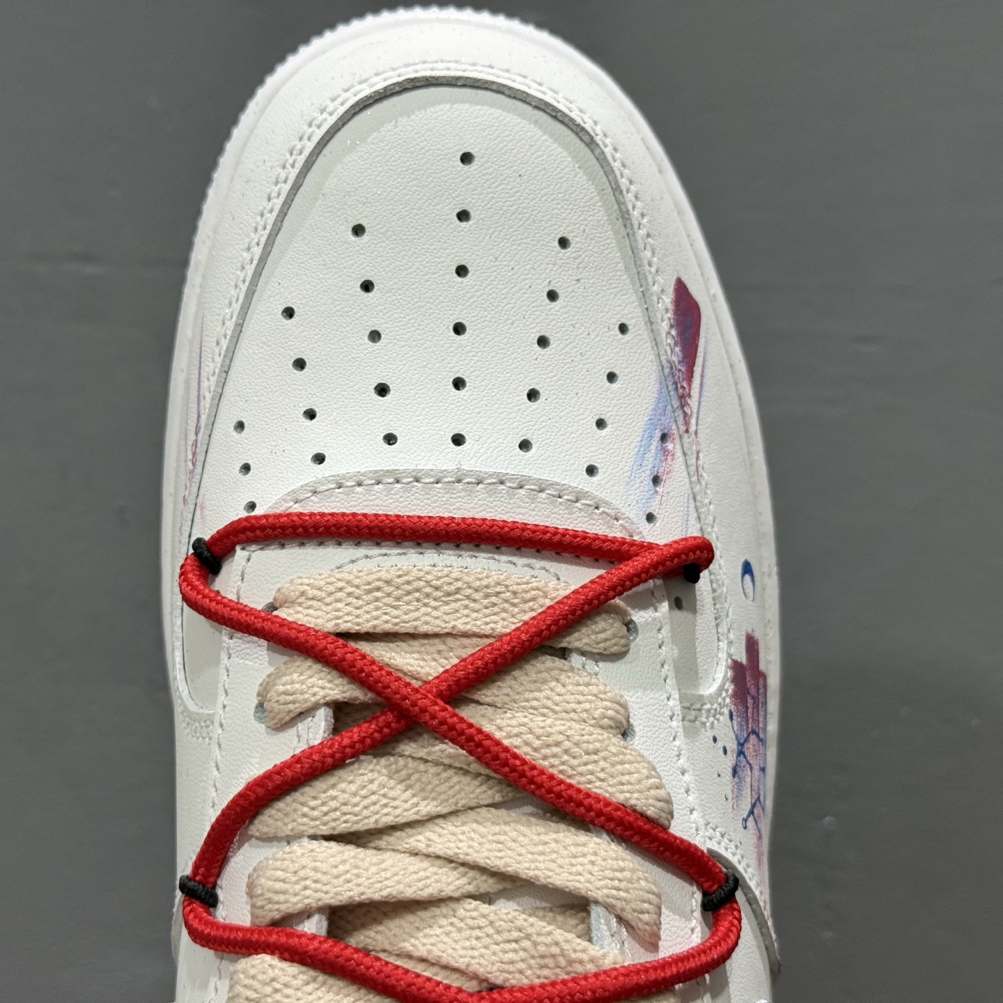 ￥260 Nike Air Force 1'07 Low ”Gemini” 手绘涂鸦十二星座系列 双子座 空军一号低帮休闲板鞋 521-621