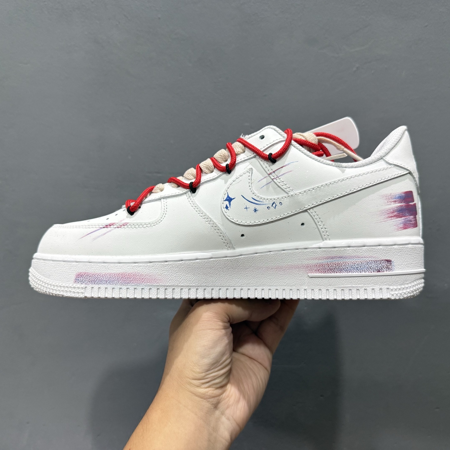 ￥260 Nike Air Force 1'07 Low ”Gemini” 手绘涂鸦十二星座系列 双子座 空军一号低帮休闲板鞋 521-621